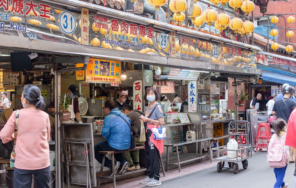 【基隆廟口美食】魯肉飯專家，滷肉飯$35元，狂加滷汁又好吃推薦(菜單) @趙先生吃飯