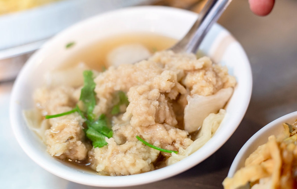 【基隆廟口美食】魯肉飯專家，滷肉飯$35元，狂加滷汁又好吃推薦(菜單) @趙先生吃飯