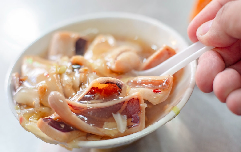 【板橋美食】高記生炒魷魚，府中站50年銅板小吃代表，現炒酸甜湯頭料超多推薦(菜單) @趙先生吃飯