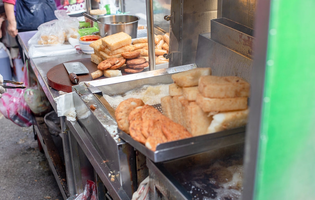 【板橋美食】蘿蔔糕糯米腸，古早味炸物外酥內Q，在地人從小吃到大 (菜單) @趙先生吃飯