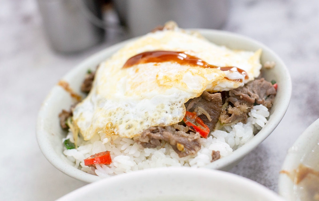 【新莊美食】新莊羊肉榮，1500則好評，很多人早餐午餐下午茶都在吃，羊肉極強(菜單) @趙先生吃飯