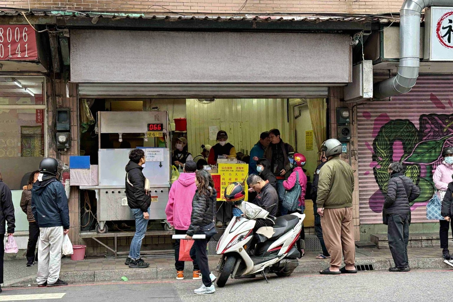 【泰山美食】全興蚵仔大腸麵線，料比麵線還多評論3000則，大腸、蚵仔肉塊都好吃推薦(菜單) @趙先生吃飯