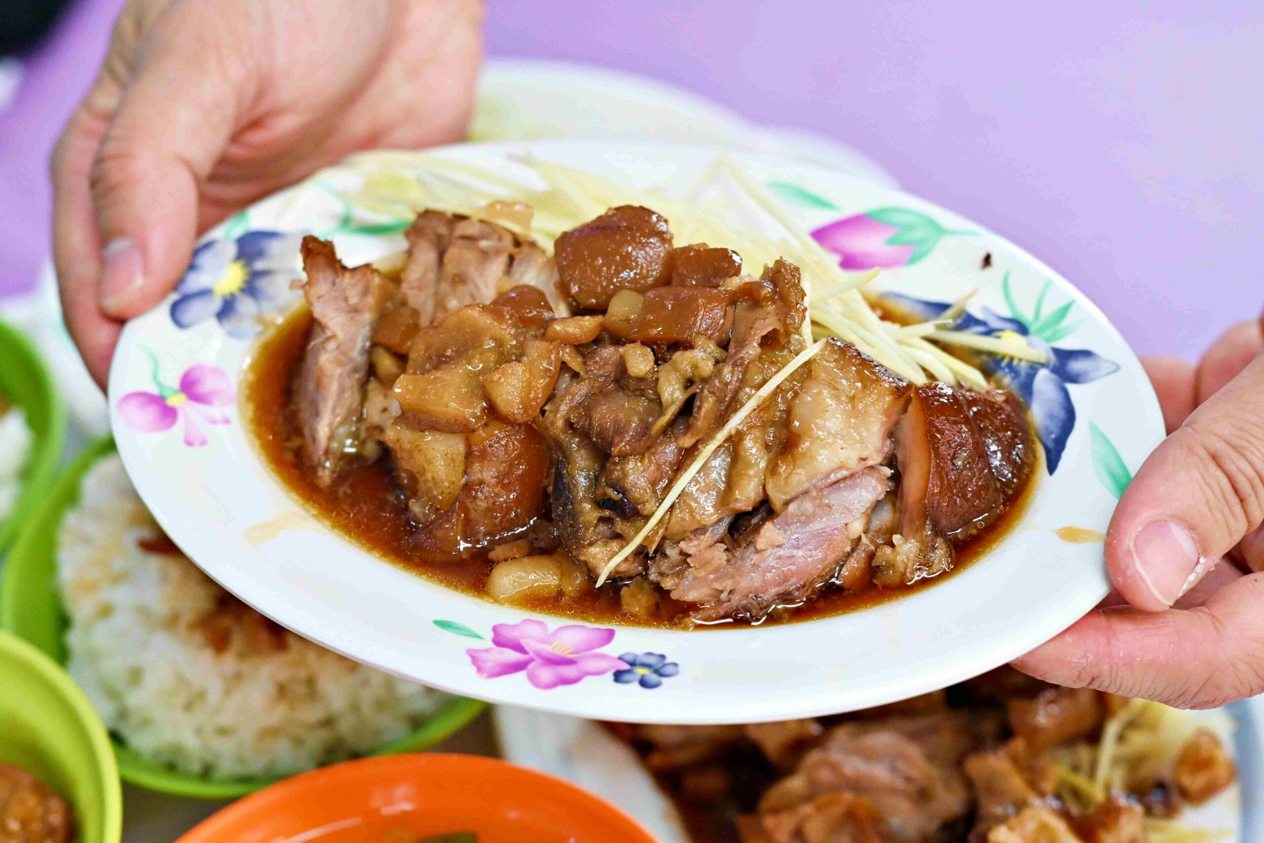 【三重美食】五燈獎豬腳飯，韓國名廚白種元跟輝達黃仁勳也愛，甜鹹交織滷肉飯 (菜單) @趙先生吃飯