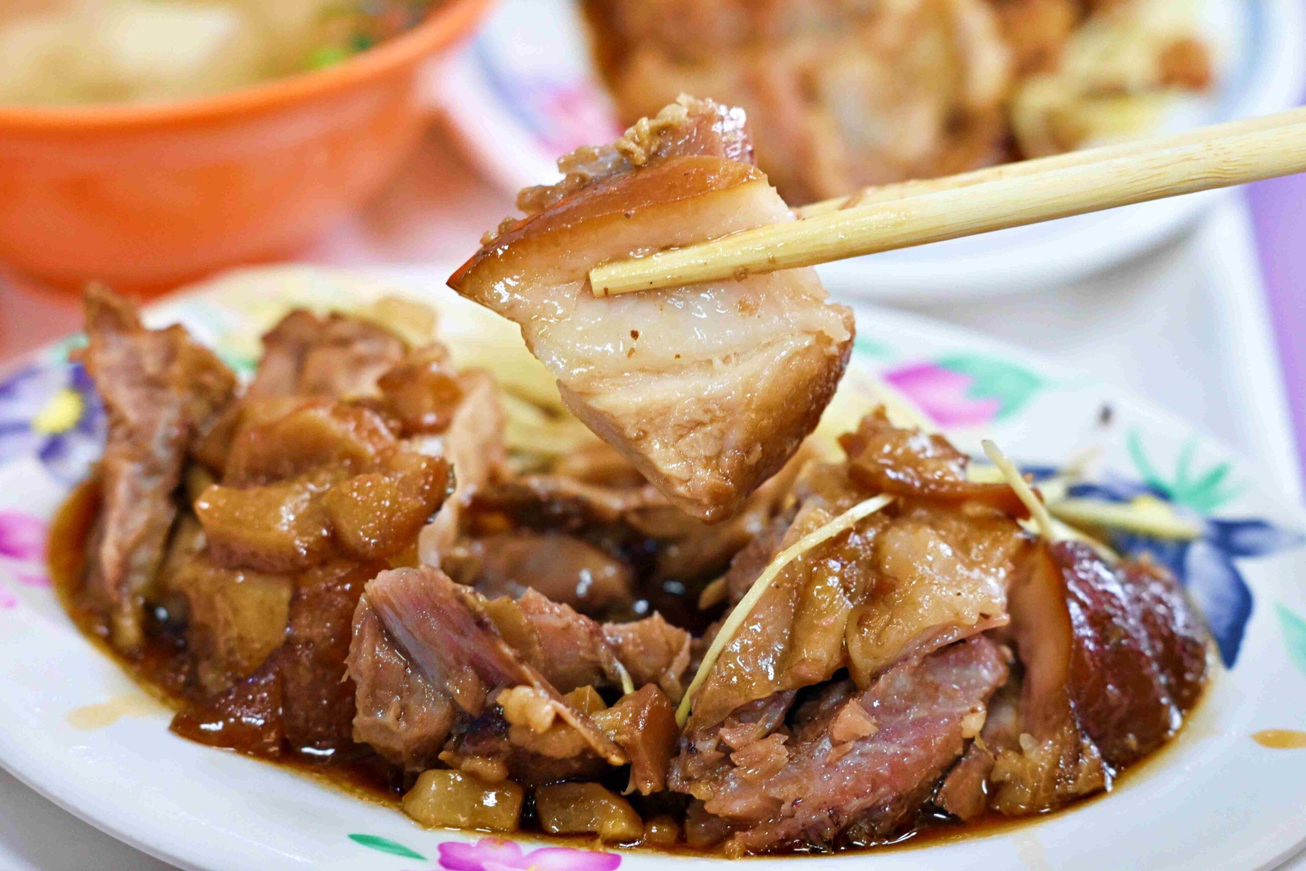 【三重美食】五燈獎豬腳飯，韓國名廚白種元跟輝達黃仁勳也愛，甜鹹交織滷肉飯 (菜單) @趙先生吃飯