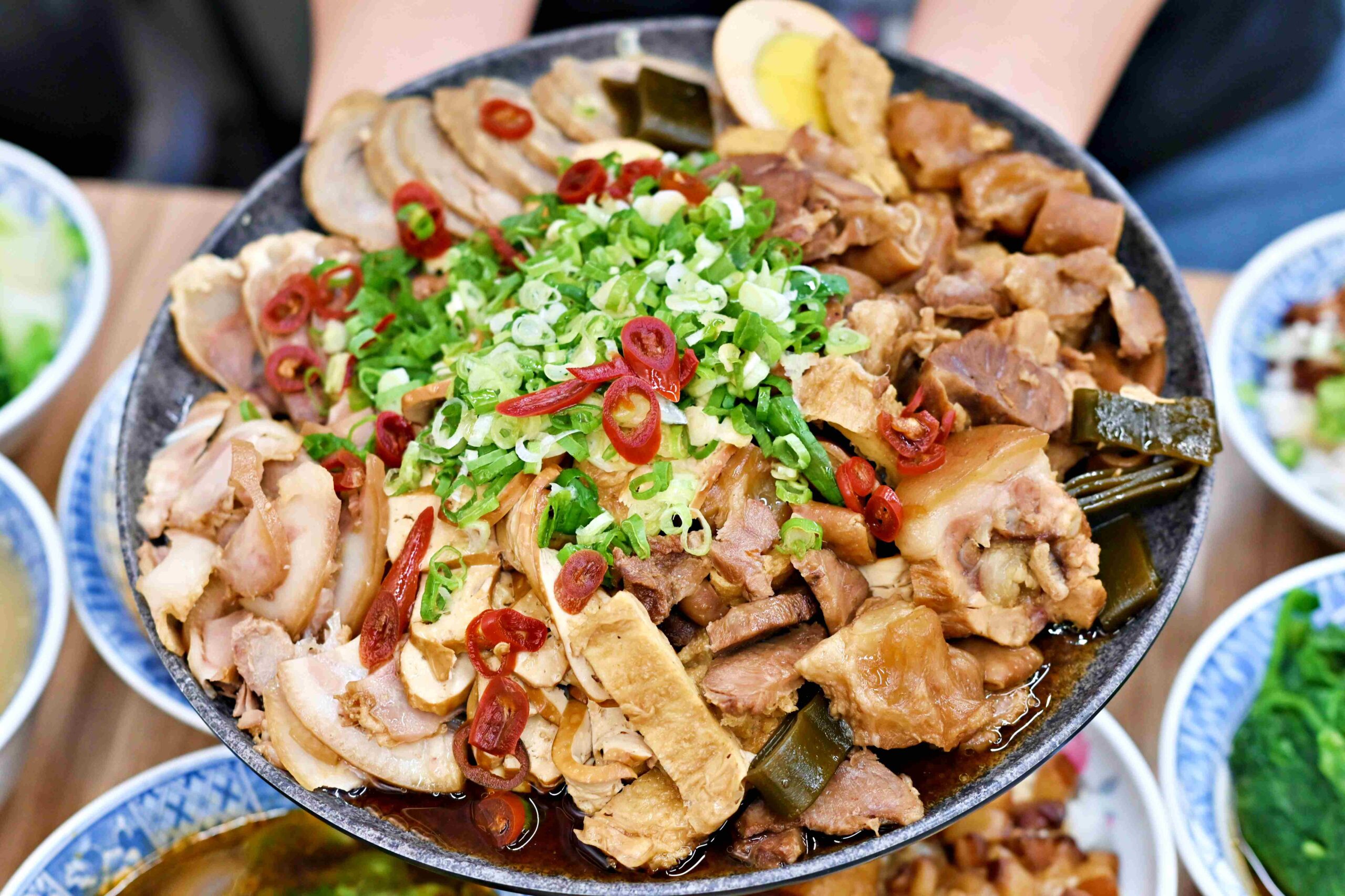 【中永和美食】東引快刀手中和店，乾麵、牛肉麵、控肉飯跟滷味超強推薦(菜單) @趙先生吃飯