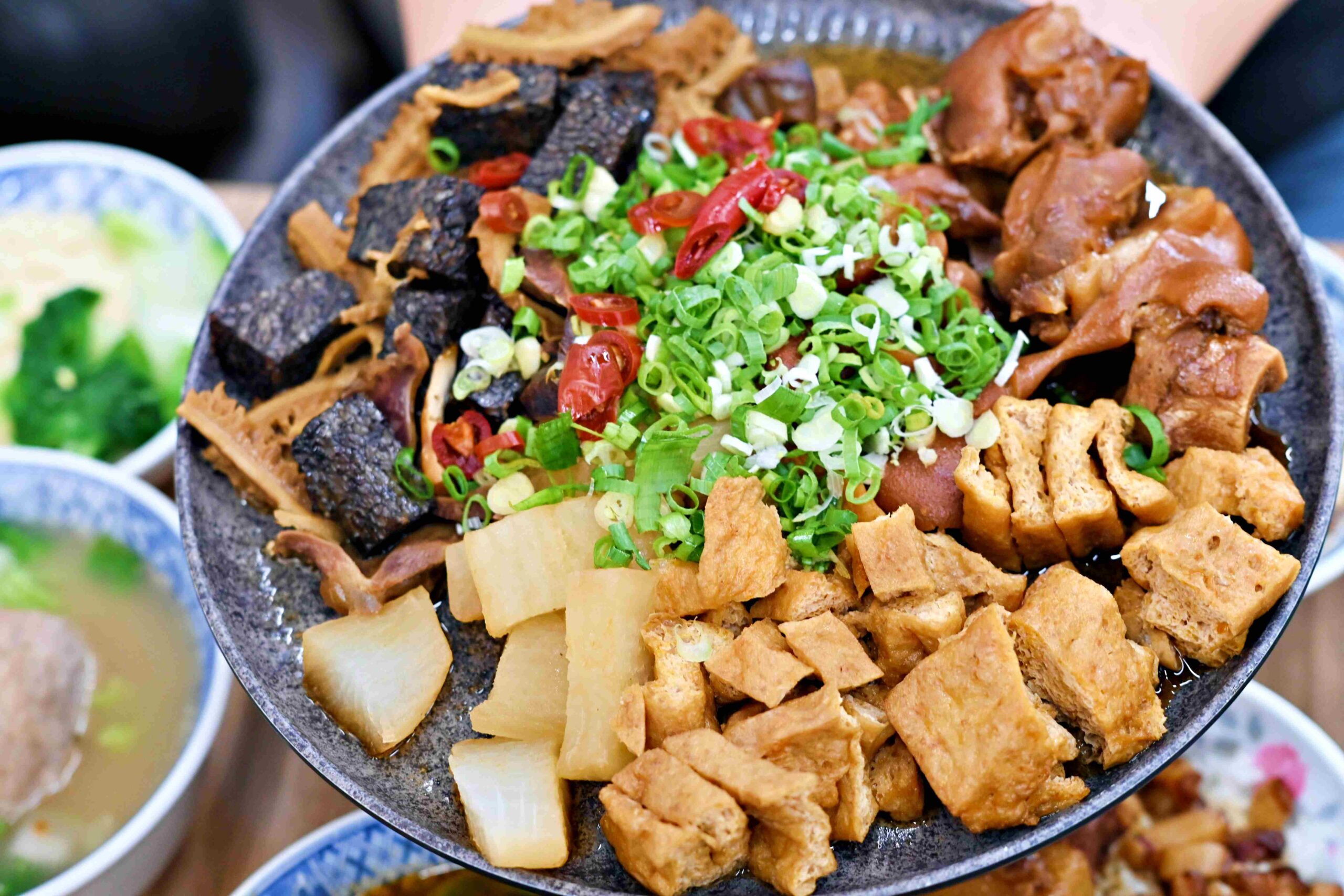 【中永和美食】東引快刀手中和店，乾麵、牛肉麵、控肉飯跟滷味超強推薦(菜單) @趙先生吃飯