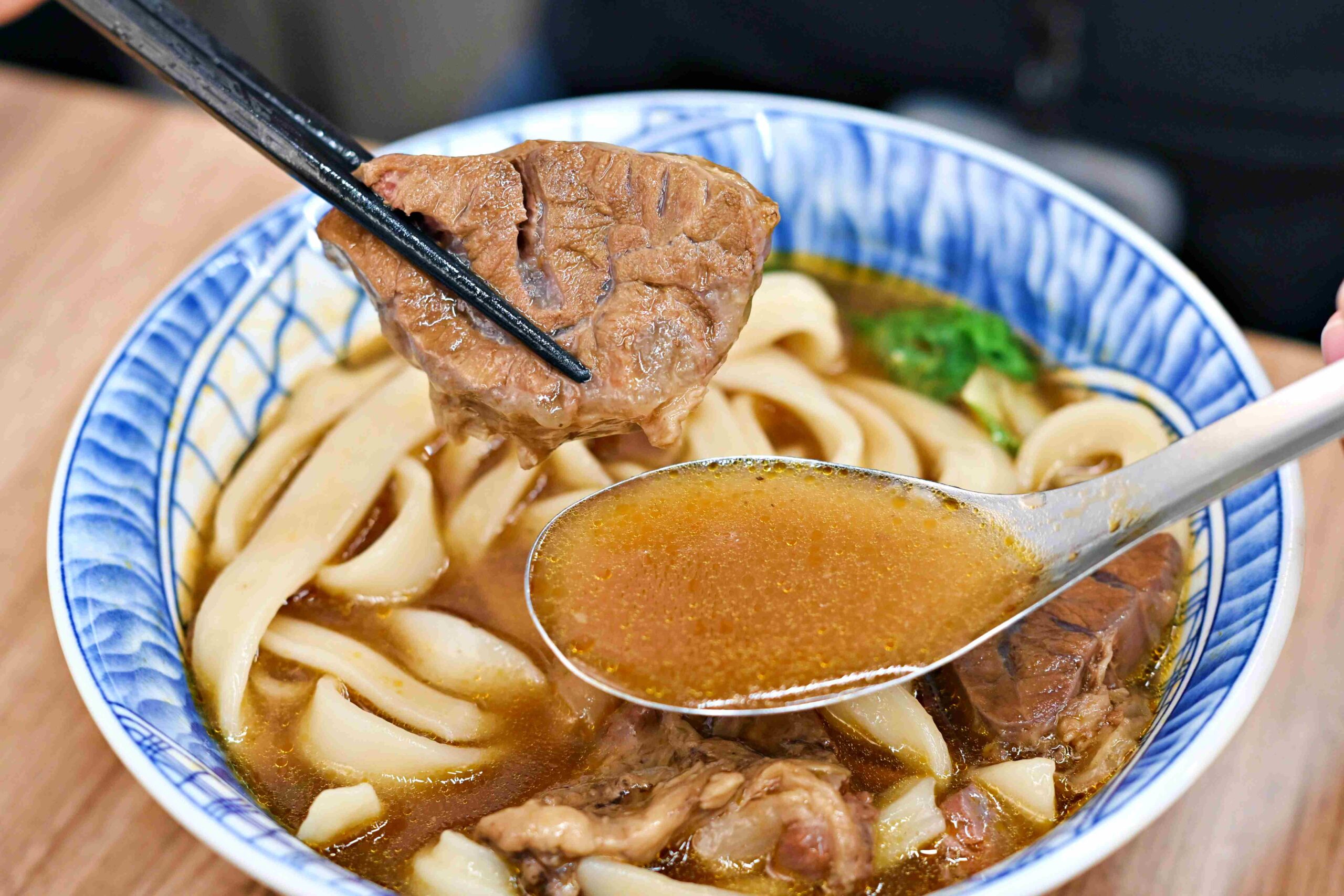 【中永和美食】東引快刀手中和店，乾麵、牛肉麵、控肉飯跟滷味超強推薦(菜單) @趙先生吃飯