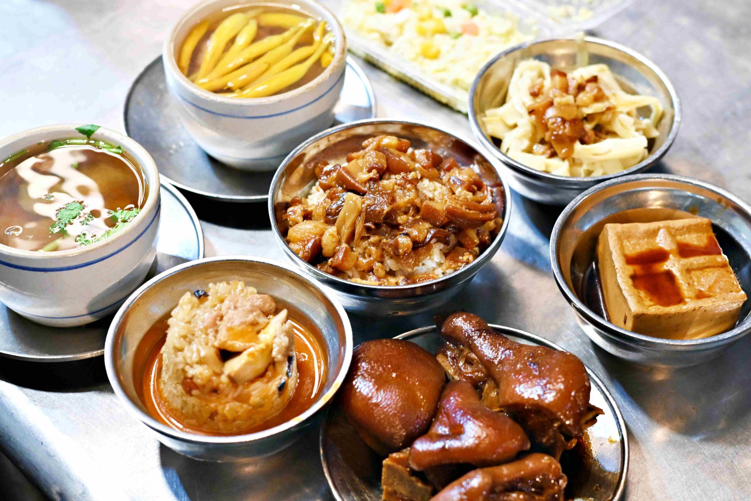 【雙連美食】阿川蚵仔麵線，台北四大麵線之一！鮮蚵肥嫩大腸超香料多推薦(菜單) @趙先生吃飯