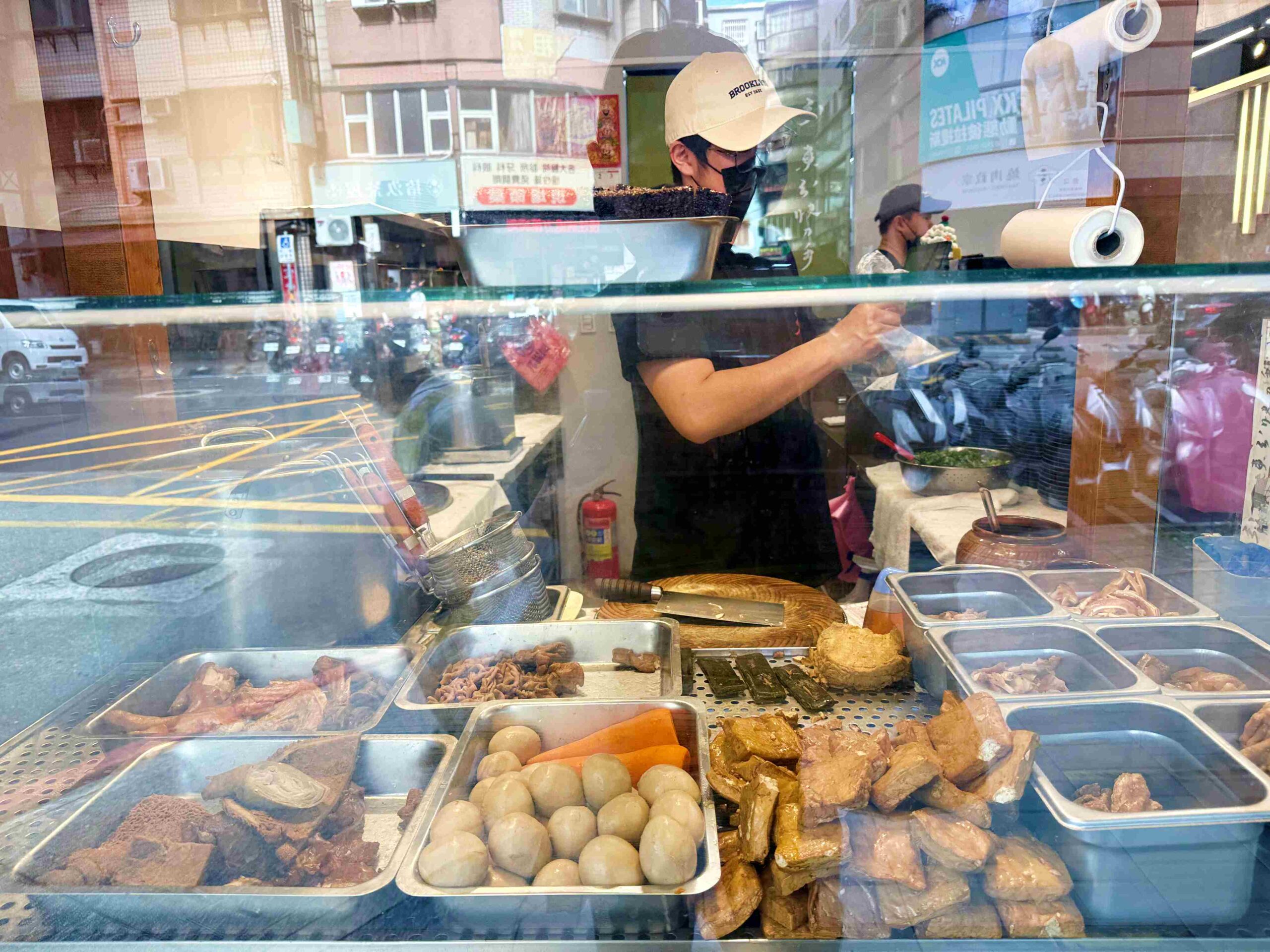 【中永和美食】東引快刀手中和店，乾麵、牛肉麵、控肉飯跟滷味超強推薦(菜單) @趙先生吃飯