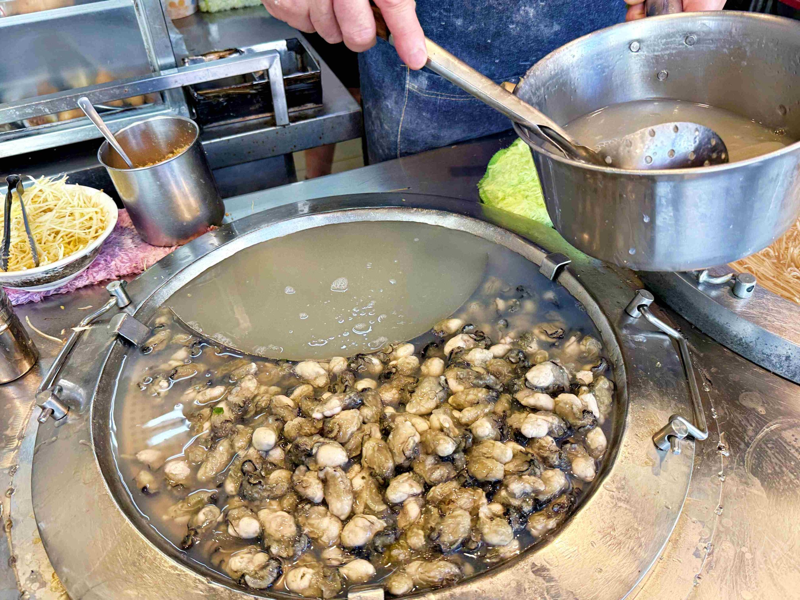 【雙連美食】阿川蚵仔麵線,台北四大麵線之一!鮮蚵肥嫩大腸超香料多推薦(菜單) @趙先生吃飯 【雙連美食】阿川蚵仔麵線,台北四大麵線之一!鮮蚵肥嫩大腸超香料多推薦(菜單) @趙先生吃飯