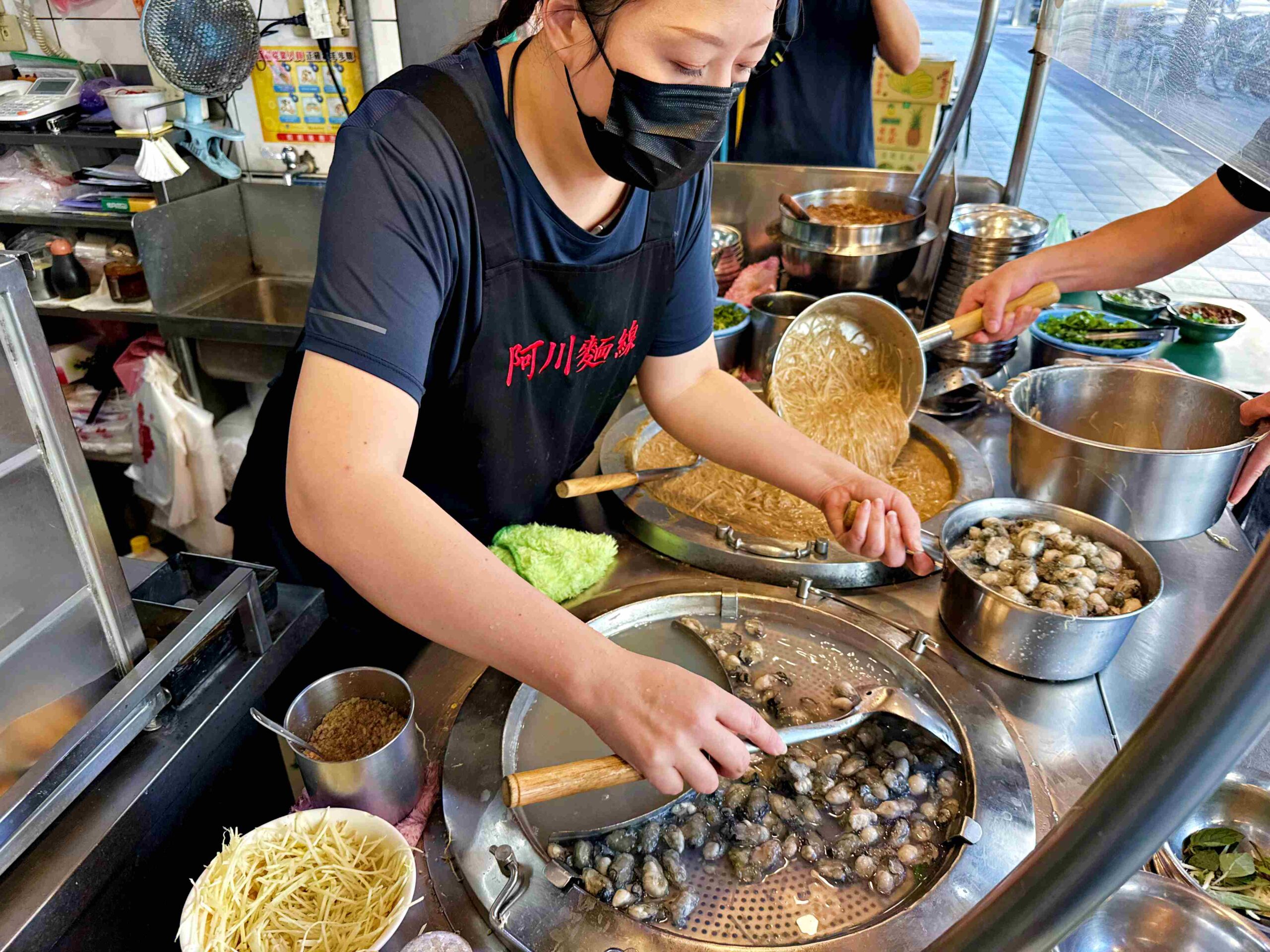【雙連美食】阿川蚵仔麵線,台北四大麵線之一!鮮蚵肥嫩大腸超香料多推薦(菜單) @趙先生吃飯 【雙連美食】阿川蚵仔麵線,台北四大麵線之一!鮮蚵肥嫩大腸超香料多推薦(菜單) @趙先生吃飯