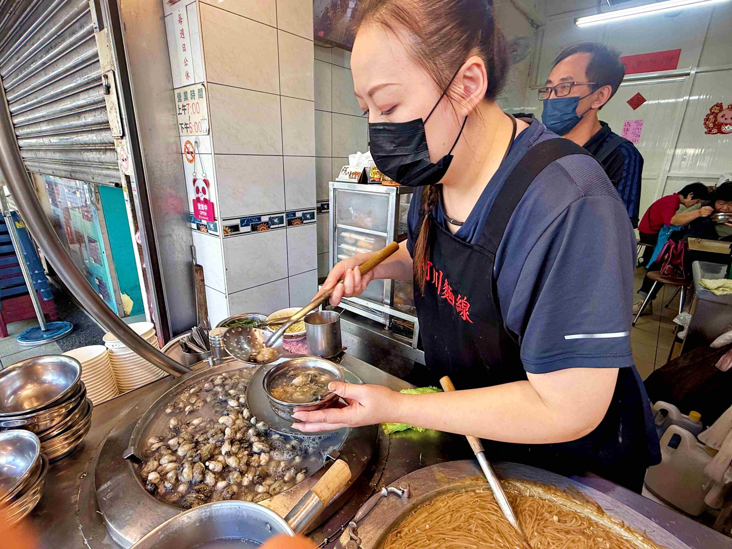 【雙連美食】阿川蚵仔麵線,台北四大麵線之一!鮮蚵肥嫩大腸超香料多推薦(菜單) @趙先生吃飯 【雙連美食】阿川蚵仔麵線,台北四大麵線之一!鮮蚵肥嫩大腸超香料多推薦(菜單) @趙先生吃飯