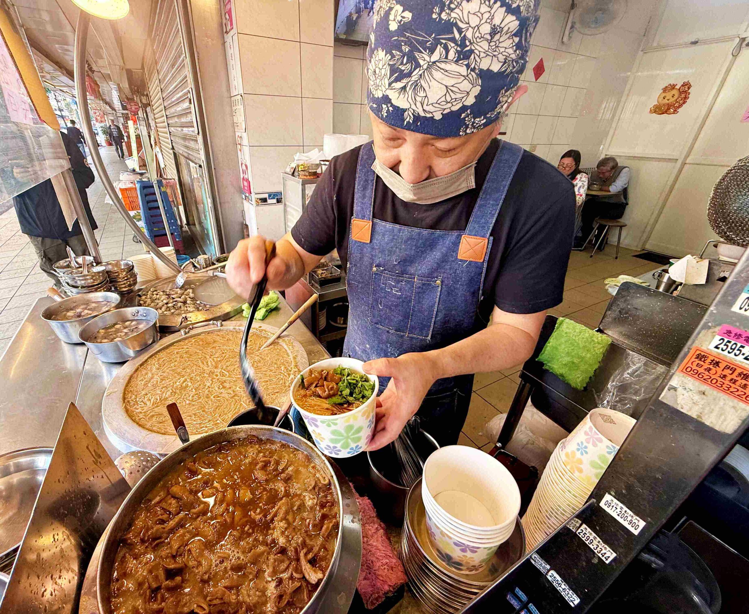 【雙連美食】阿川蚵仔麵線,台北四大麵線之一!鮮蚵肥嫩大腸超香料多推薦(菜單) @趙先生吃飯 【雙連美食】阿川蚵仔麵線,台北四大麵線之一!鮮蚵肥嫩大腸超香料多推薦(菜單) @趙先生吃飯