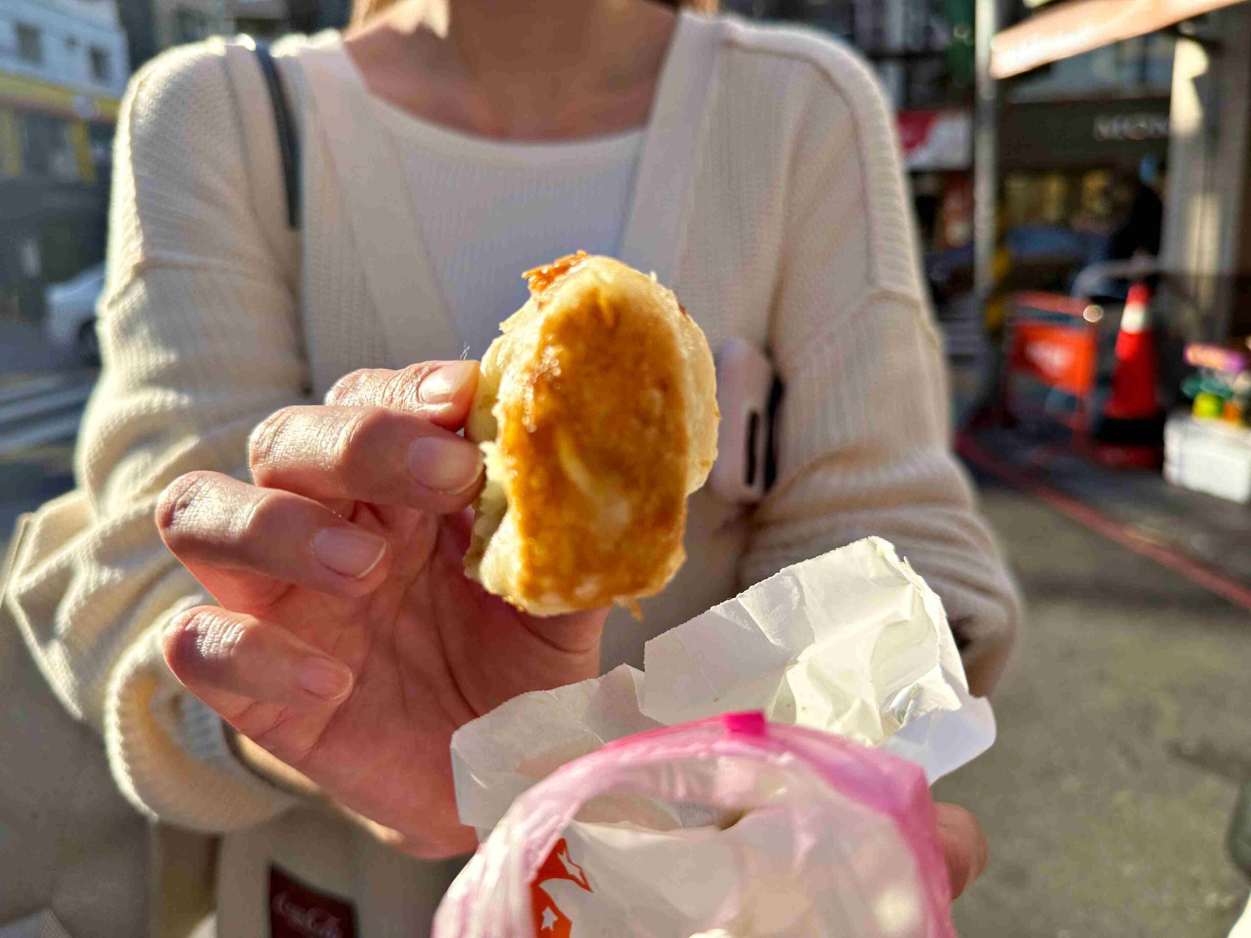【石牌美食】ㄚ川水煎包，在地人排隊的8元老店，高麗菜蝦米香非常厲害(菜單) @趙先生吃飯