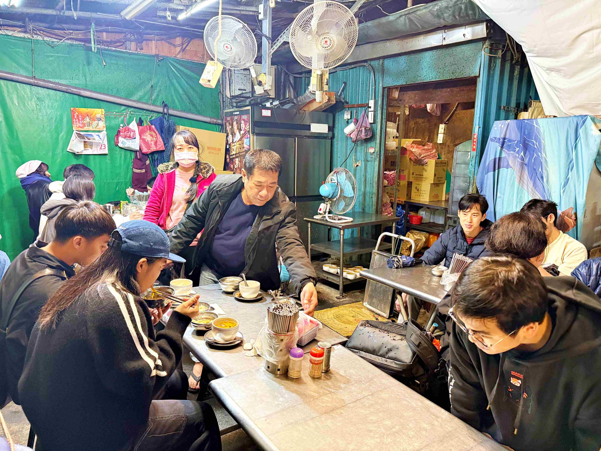 【南機場夜市美食】曉迪筒仔米糕，評價破兩千則！必吃膠質爆棚滷肉飯與 Q 彈豬腳推薦(菜單) @趙先生吃飯