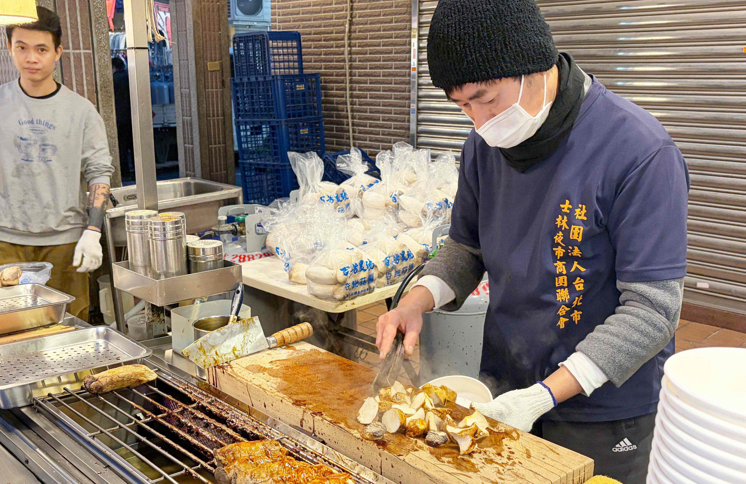 【士林美食】燒烤杏鮑菇，現烤多汁口感像吃肉一樣過癮，排隊美食推薦(菜單) @趙先生吃飯