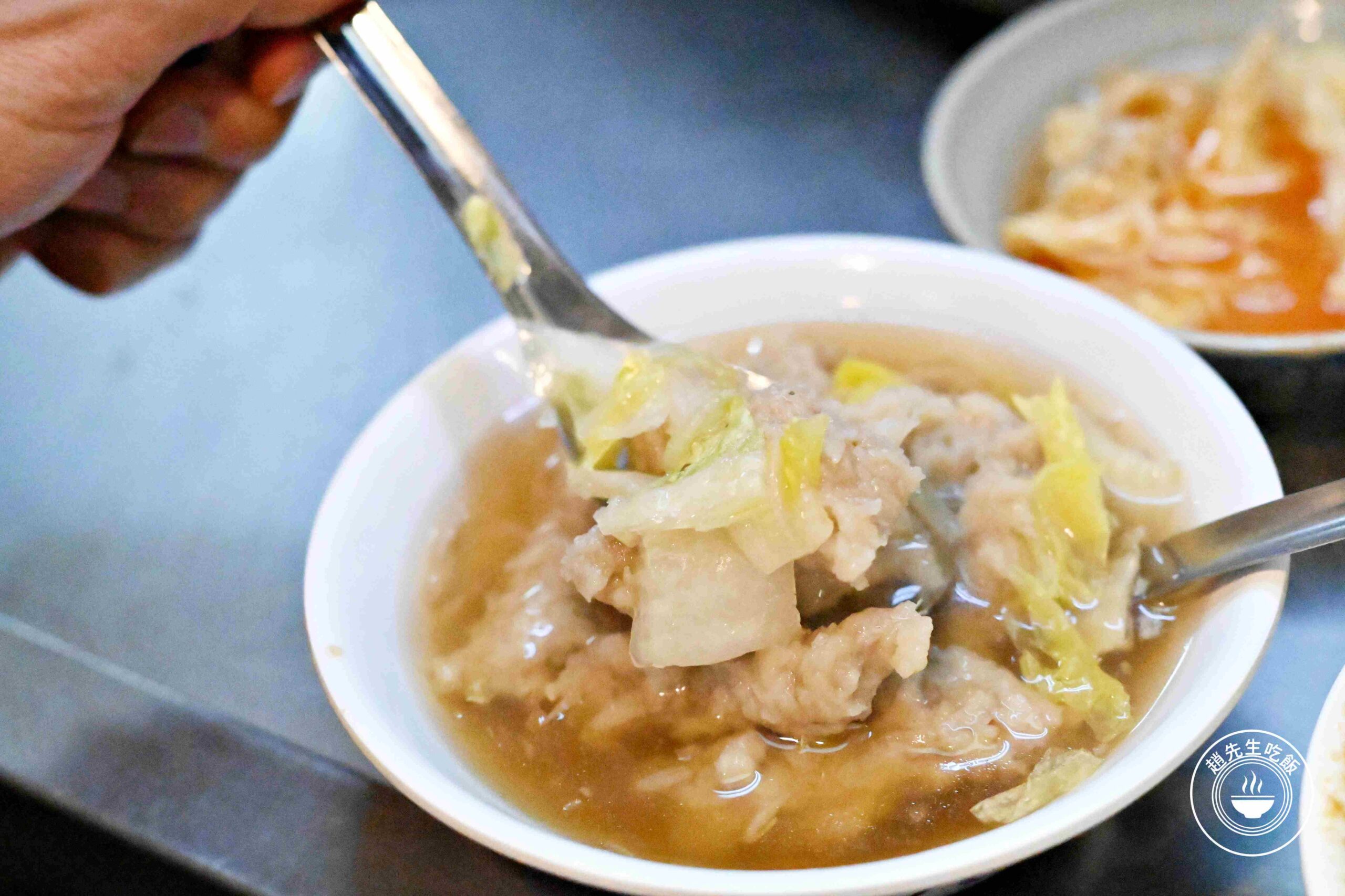 【基隆廟口美食】魯肉飯專家，滷肉飯$35元，狂加滷汁又好吃推薦(菜單) @趙先生吃飯