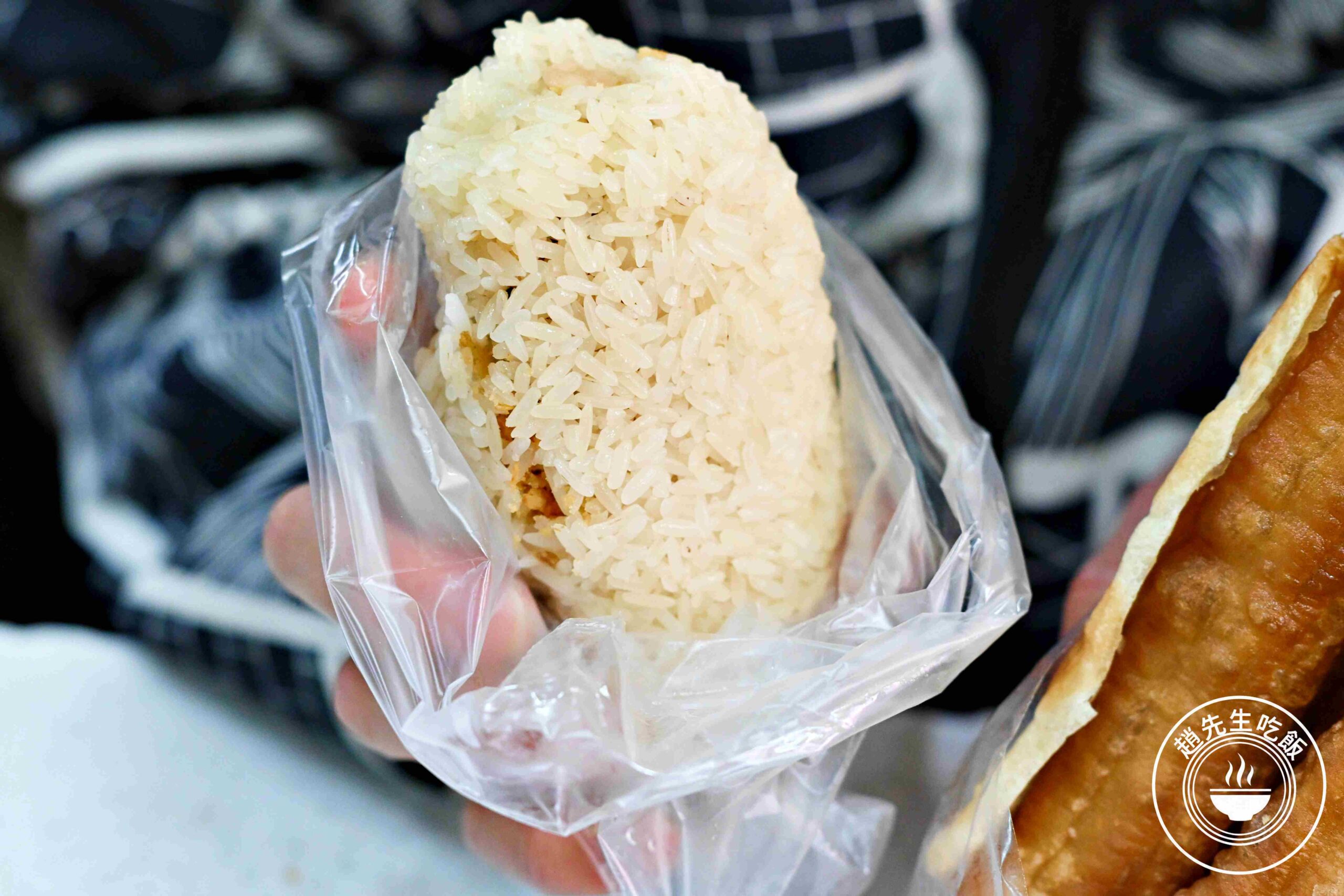 【龍山寺美食】原西園橋下燒餅油條，一套只要30元太佛心，現做酥脆口感推薦(菜單) @趙先生吃飯