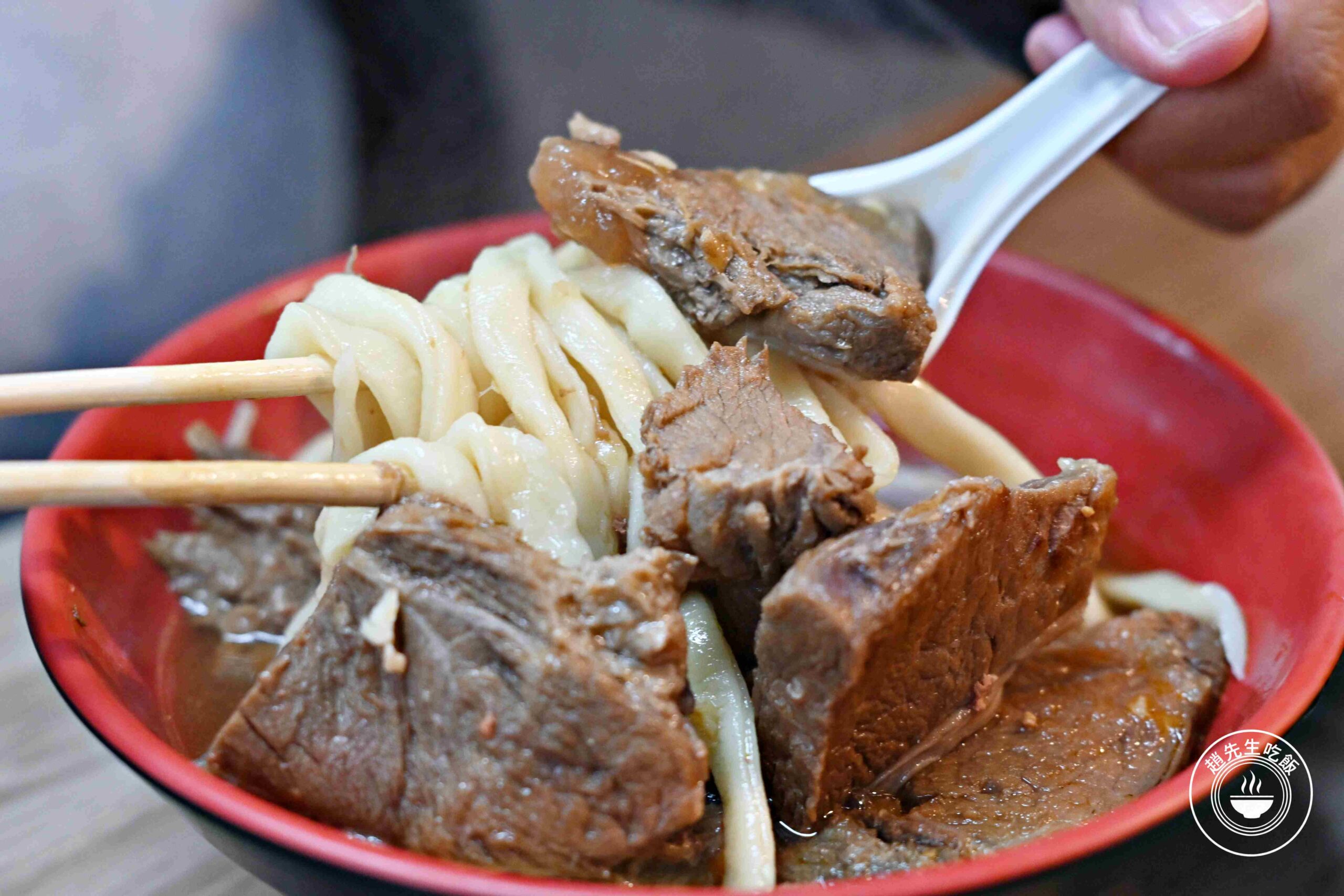 【大安站美食】江蘇老趙刀切麵，在地人從小吃到大手桿麵條嚼勁十足推薦(菜單) @趙先生吃飯