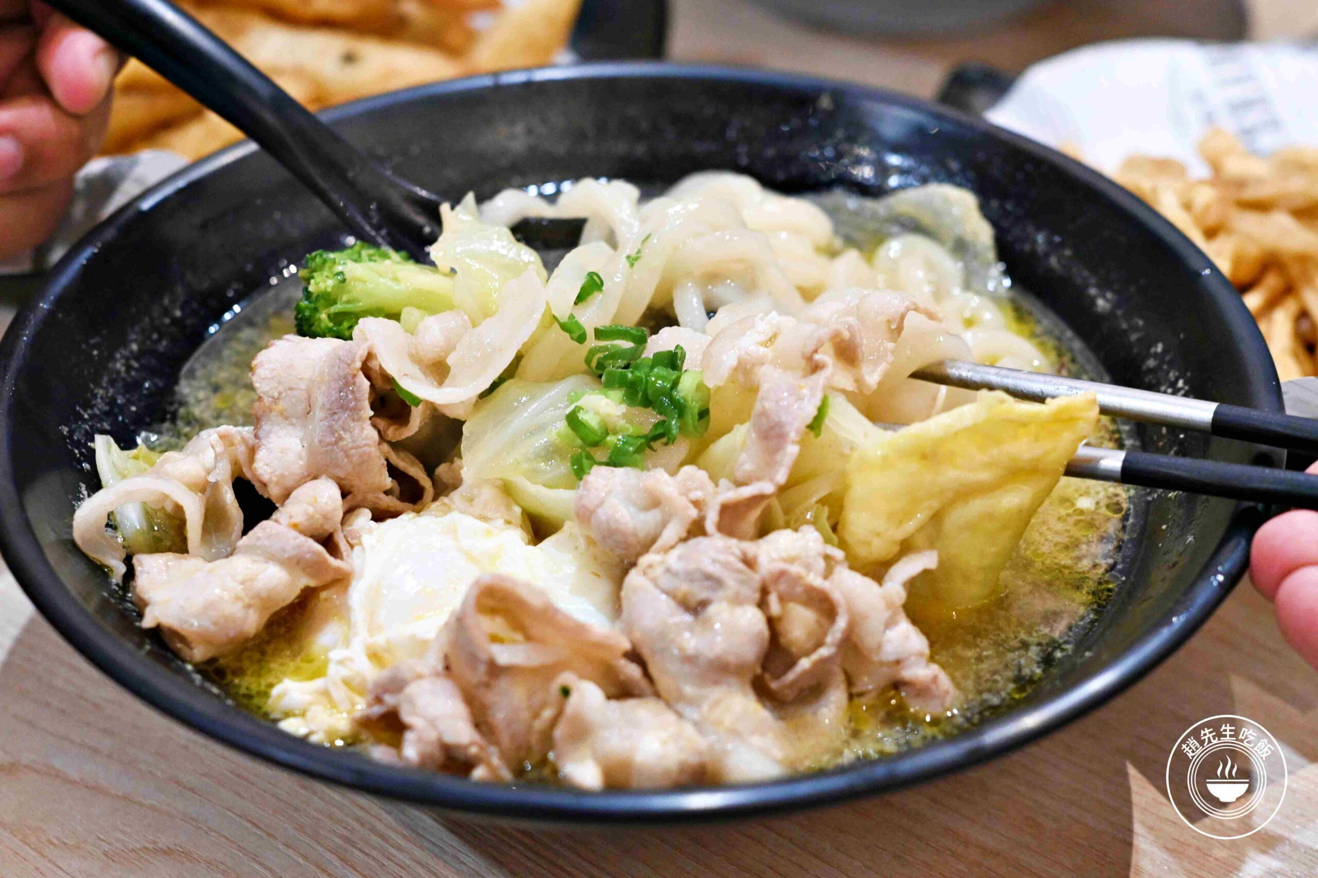 【新莊美食】二春外鍋燒專賣店，屏東排隊名店，超狂份量+每天熬煮湯頭推薦(菜單) @趙先生吃飯