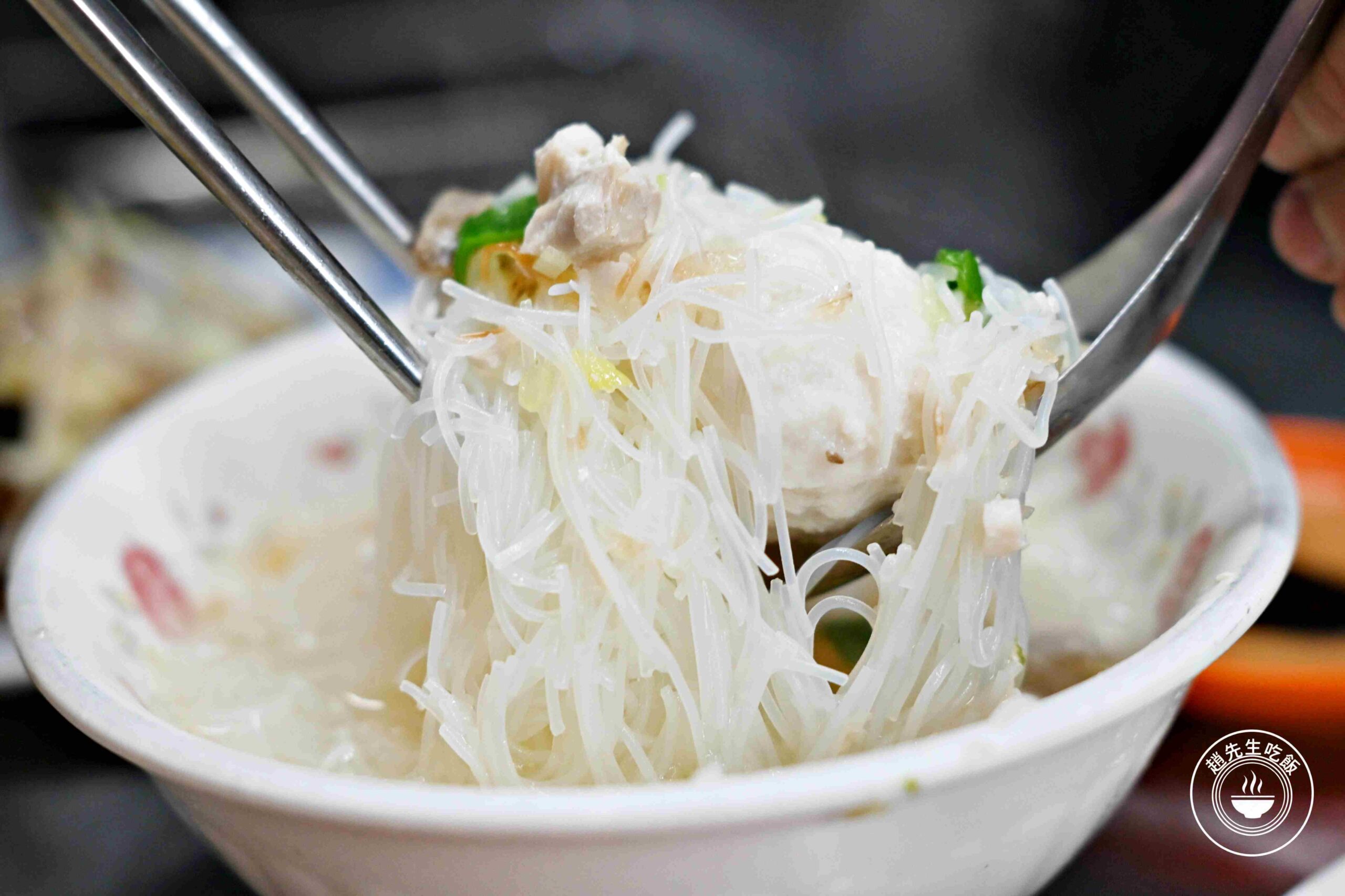 【大橋頭美食】旗魚新竹米粉，超便宜小吃！半夜還在排隊!(推薦) @趙先生吃飯