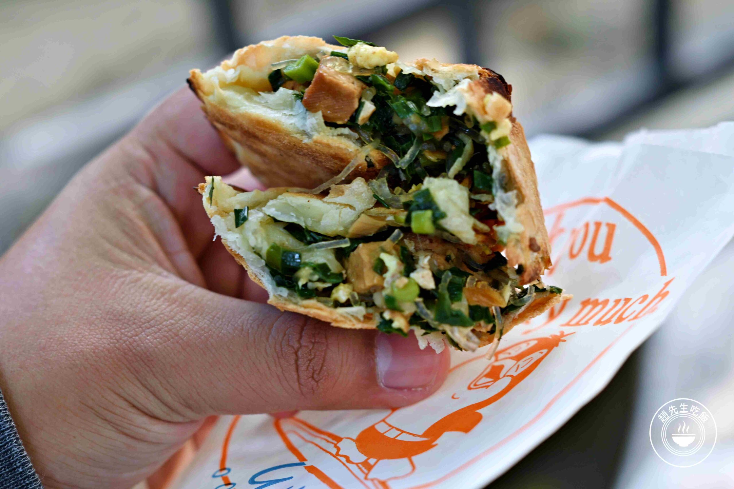 【東門美食】青島豆漿店，爐火炭烤早餐，肉餅、燒餅、韭菜盒噴汁真的厲害(菜單) @趙先生吃飯