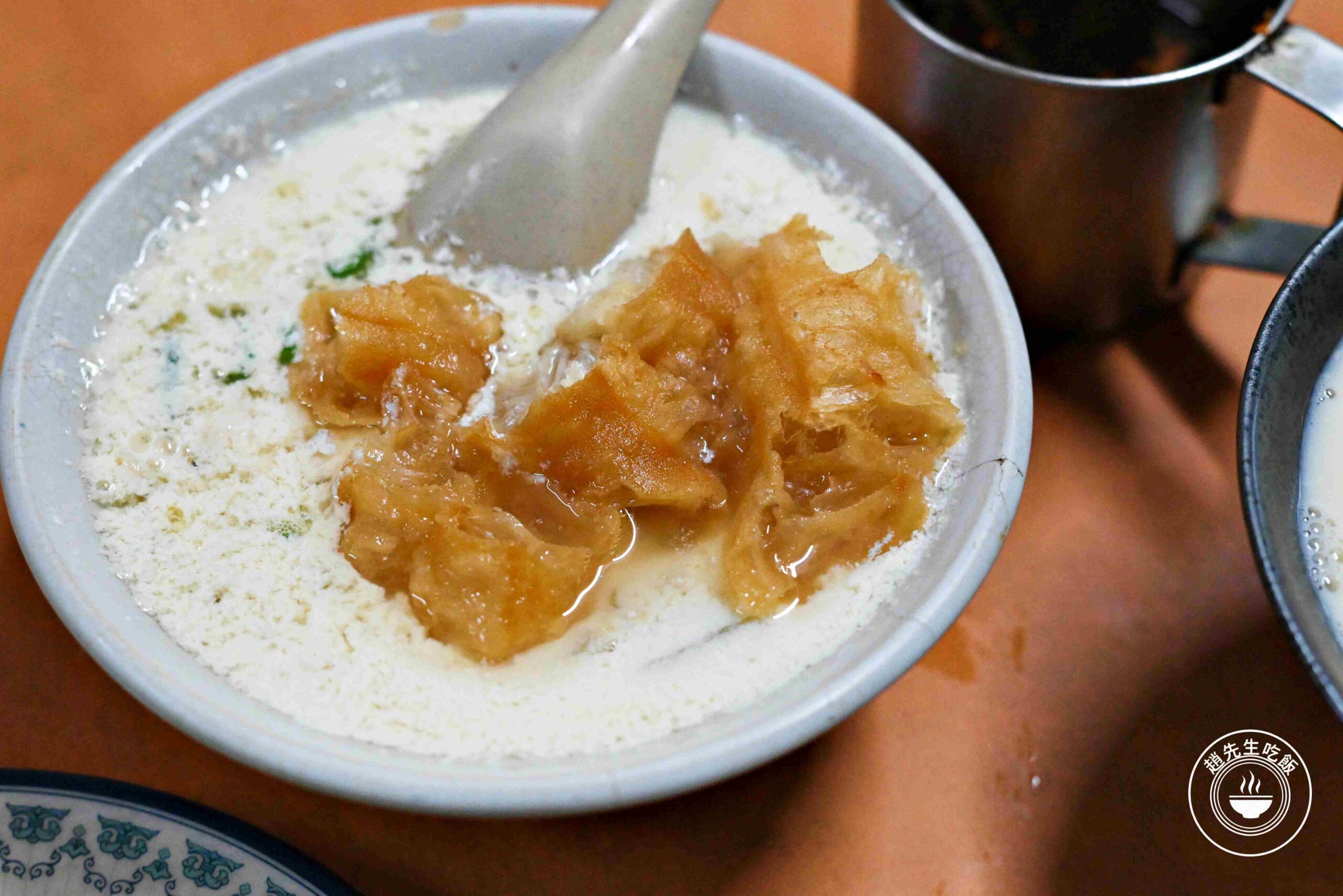 【三重美食】仁愛豆漿店、鐵夾蛋餅，躲在巷弄裡的酥脆半煎炸蛋餅有夠香推薦(菜單) @趙先生吃飯