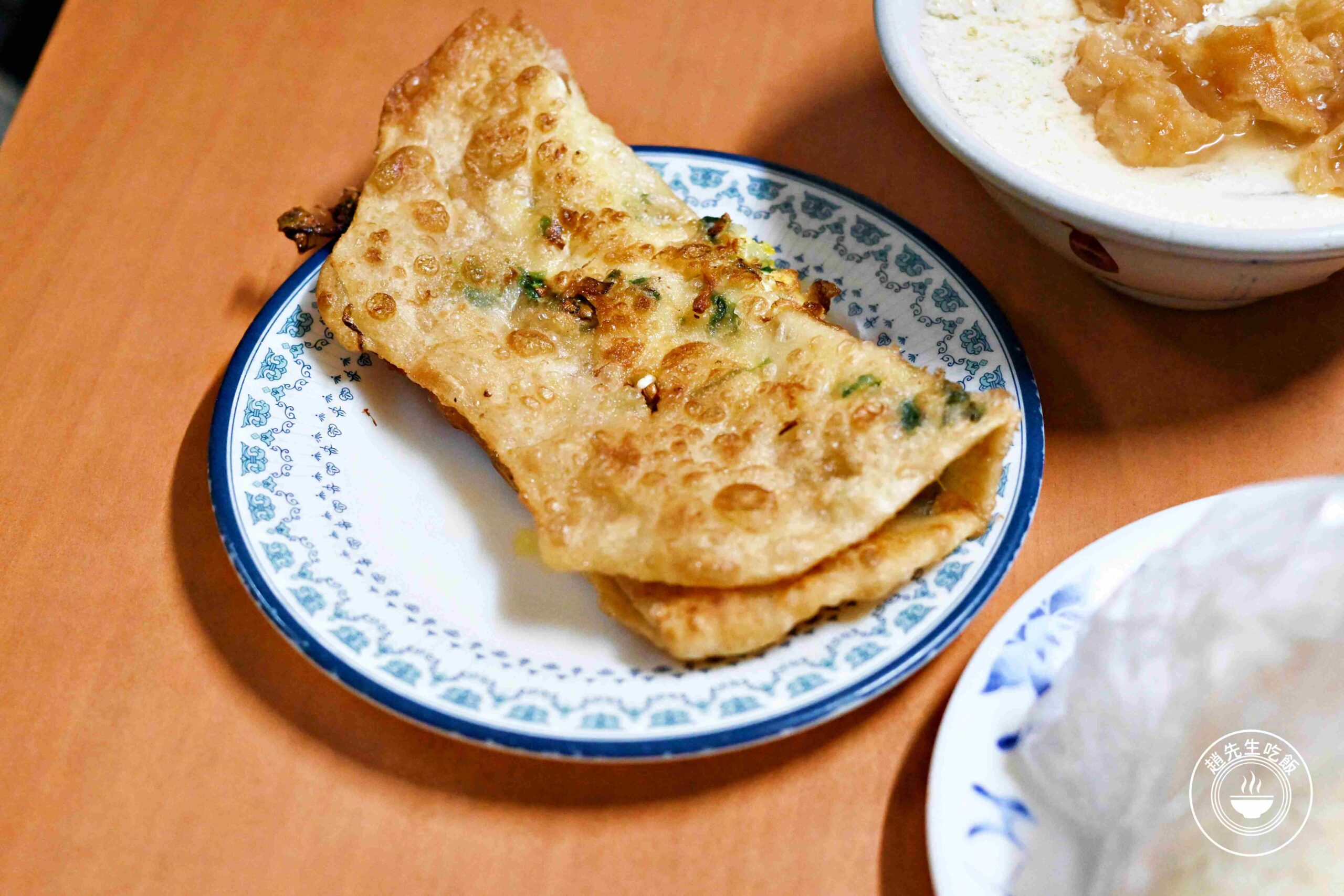 【三重美食】仁愛豆漿店、鐵夾蛋餅，躲在巷弄裡的酥脆半煎炸蛋餅有夠香推薦(菜單) @趙先生吃飯