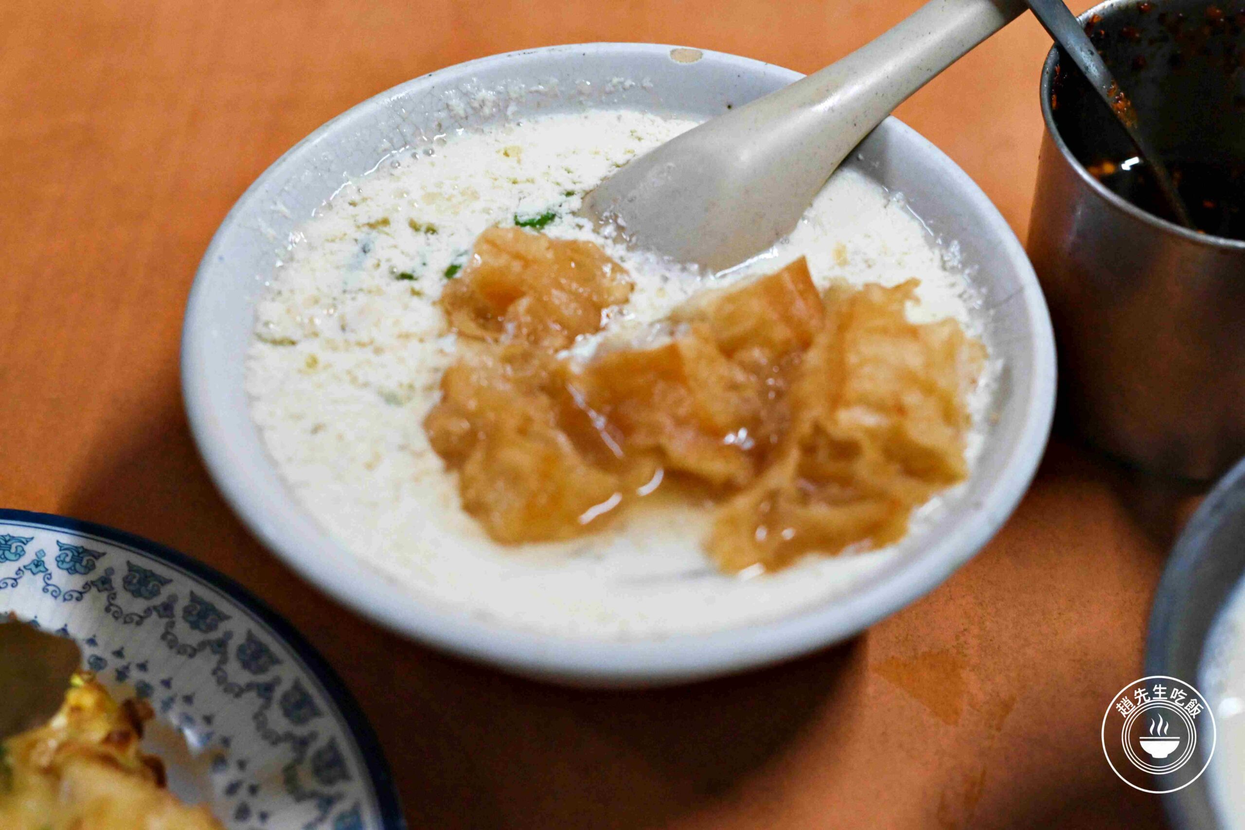 【三重美食】仁愛豆漿店、鐵夾蛋餅,躲在巷弄裡的酥脆半煎炸蛋餅有夠香推薦(菜單) @趙先生吃飯 【三重美食】仁愛豆漿店、鐵夾蛋餅,躲在巷弄裡的酥脆半煎炸蛋餅有夠香推薦(菜單) @趙先生吃飯