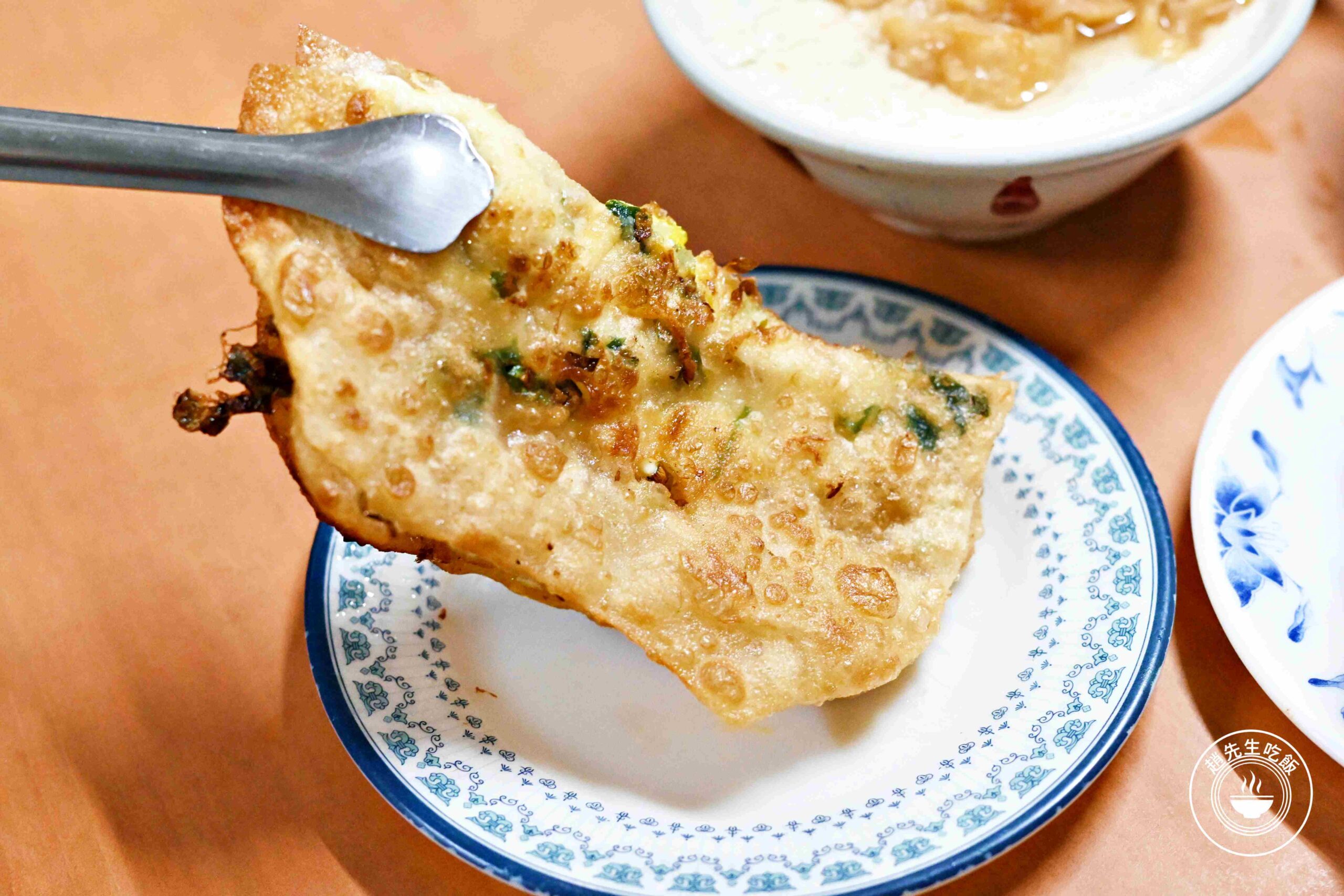 【三重美食】仁愛豆漿店、鐵夾蛋餅，躲在巷弄裡的酥脆半煎炸蛋餅有夠香推薦(菜單) @趙先生吃飯