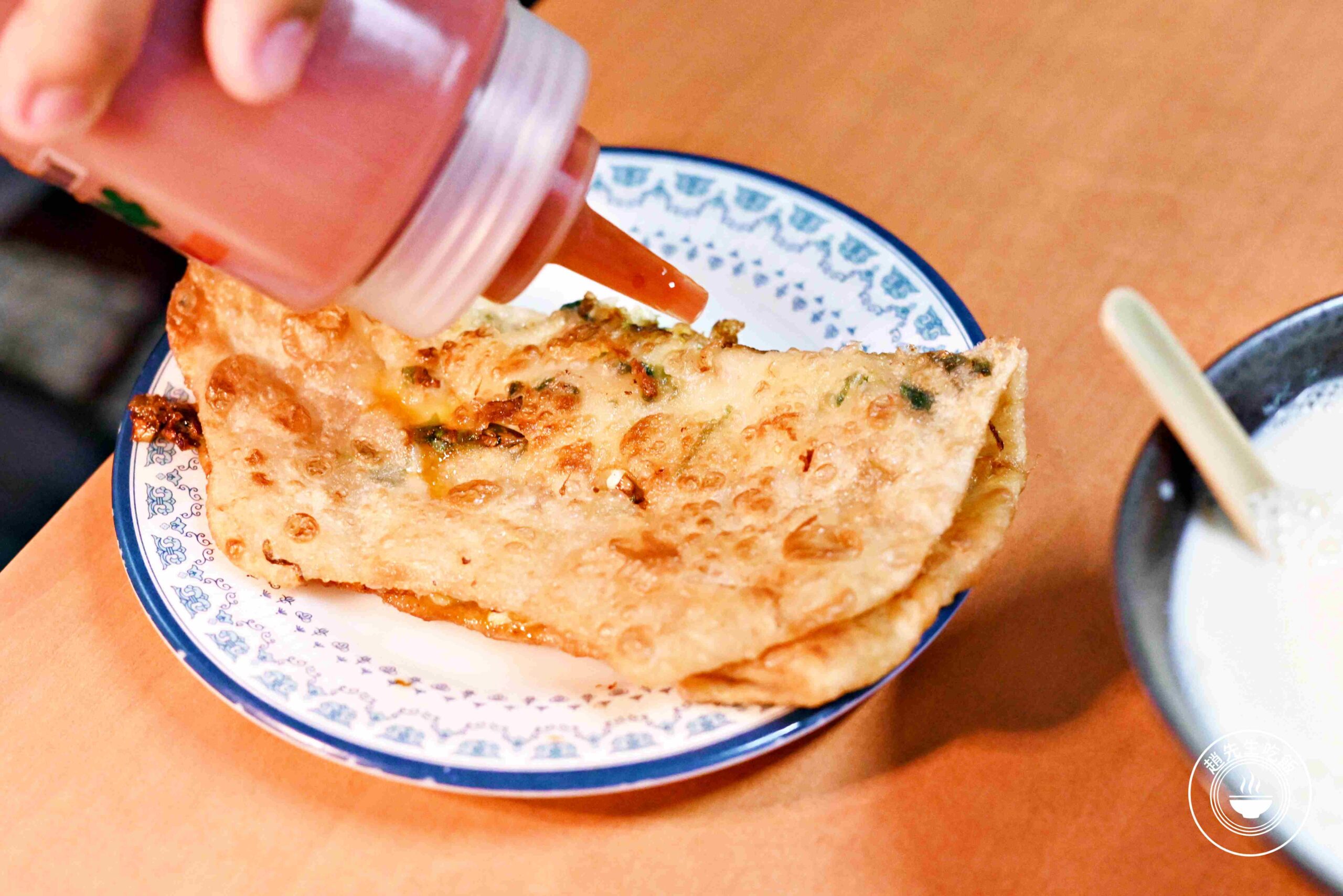 【三重美食】仁愛豆漿店、鐵夾蛋餅，躲在巷弄裡的酥脆半煎炸蛋餅有夠香推薦(菜單) @趙先生吃飯