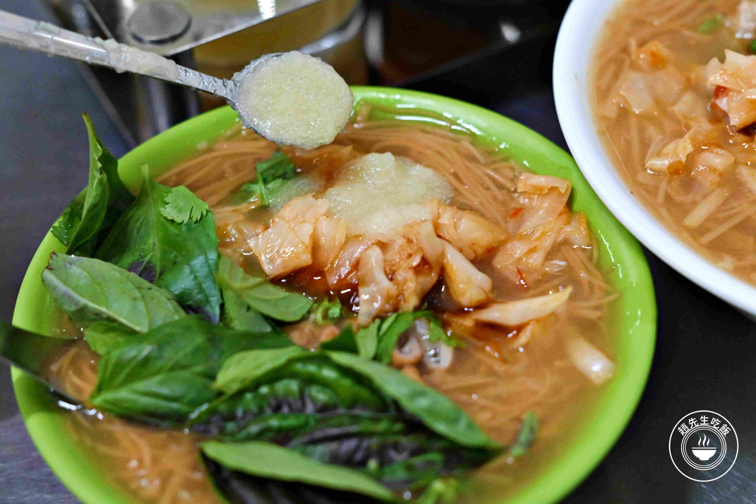 【三重美食】阿桑大腸麵線，在地40年好吃麵線老店，九層塔香菜泡菜無限續加推薦(菜單) @趙先生吃飯