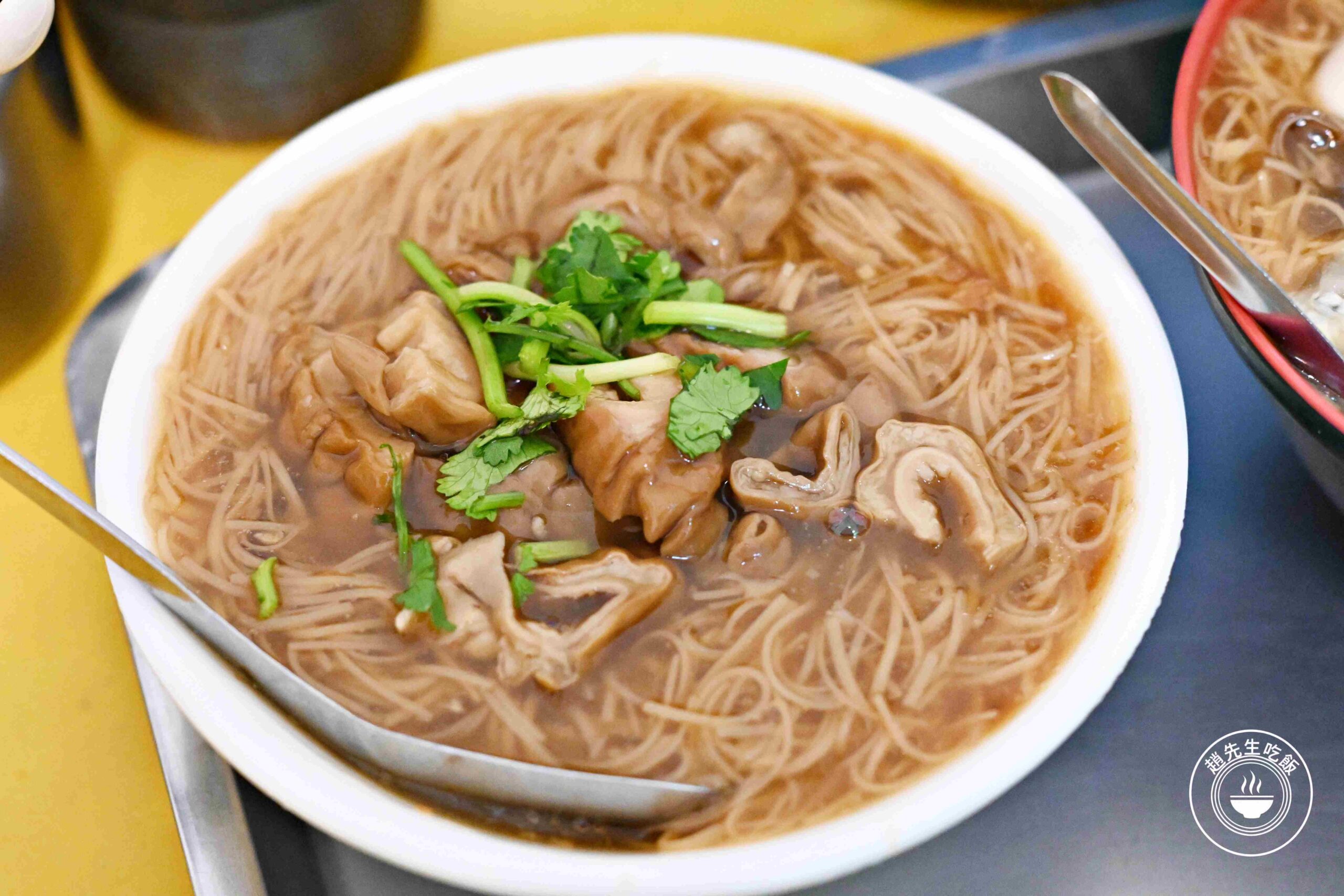 【三重美食】三重橋頭麵線，500碗推薦！蚵仔無敵大，九層塔隨便加吃到爽推薦(菜單) @趙先生吃飯