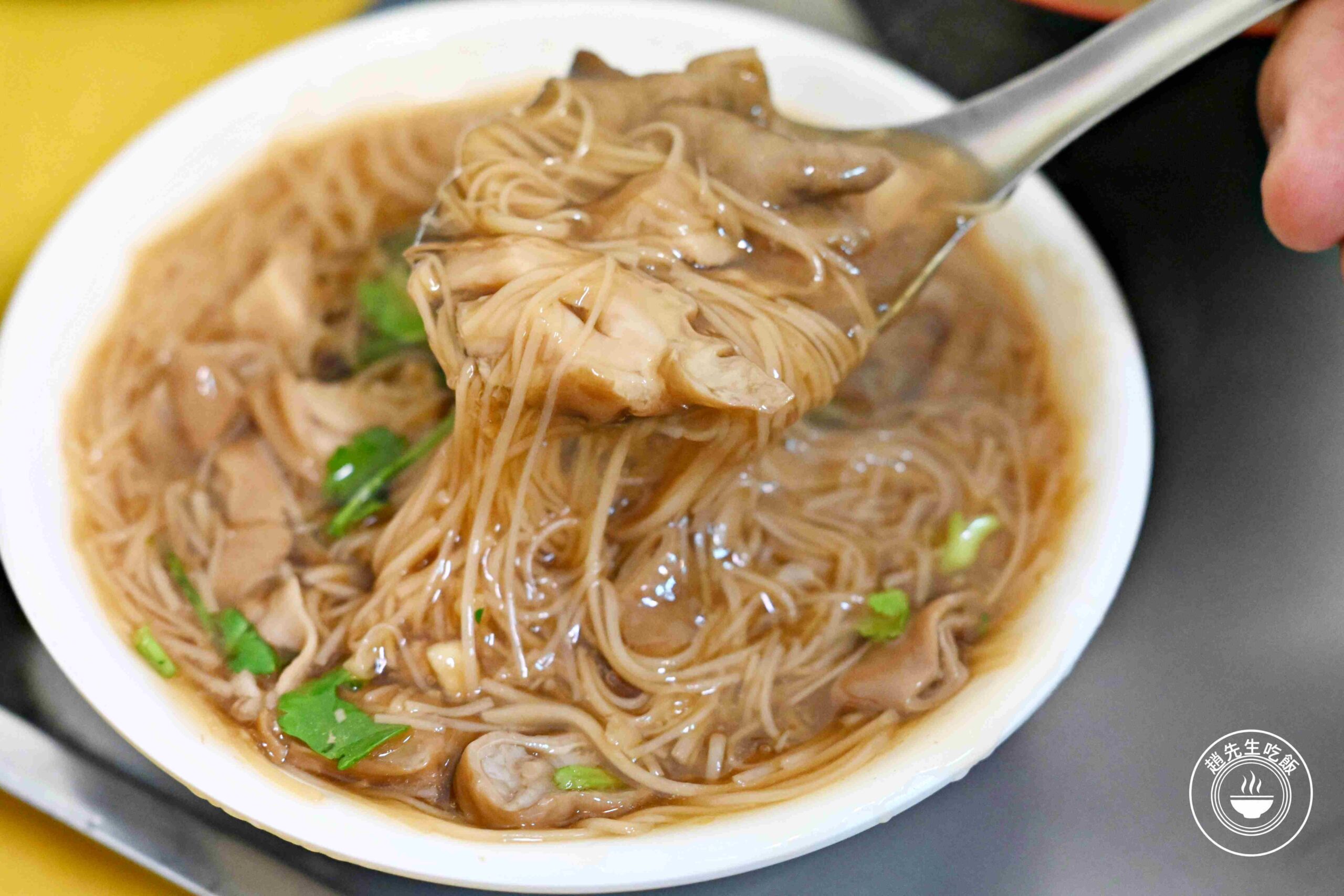 【三重美食】三重橋頭麵線，500碗推薦！蚵仔無敵大，九層塔隨便加吃到爽推薦(菜單) @趙先生吃飯