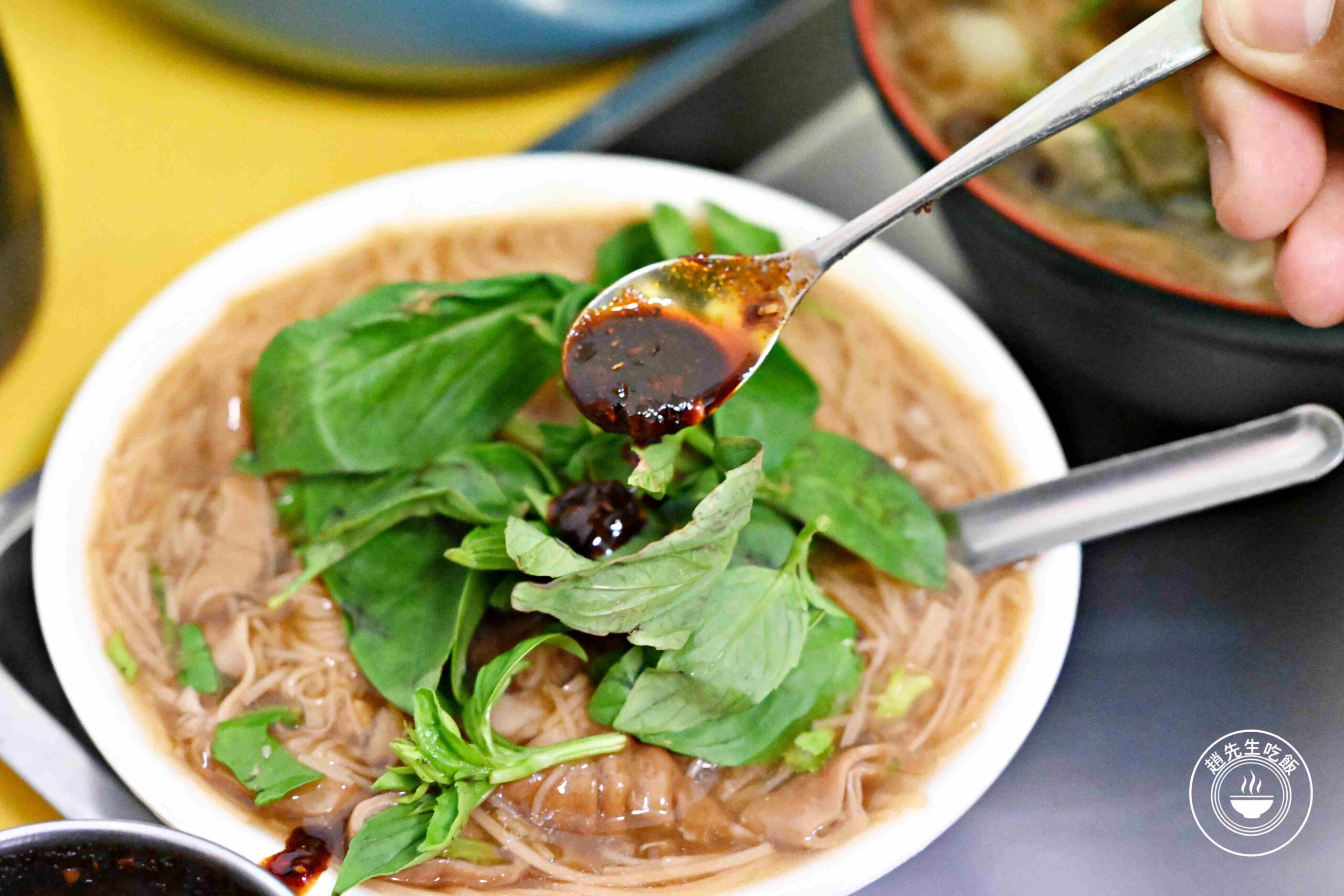 【三重美食】三重橋頭麵線，500碗推薦！蚵仔無敵大，九層塔隨便加吃到爽推薦(菜單) @趙先生吃飯