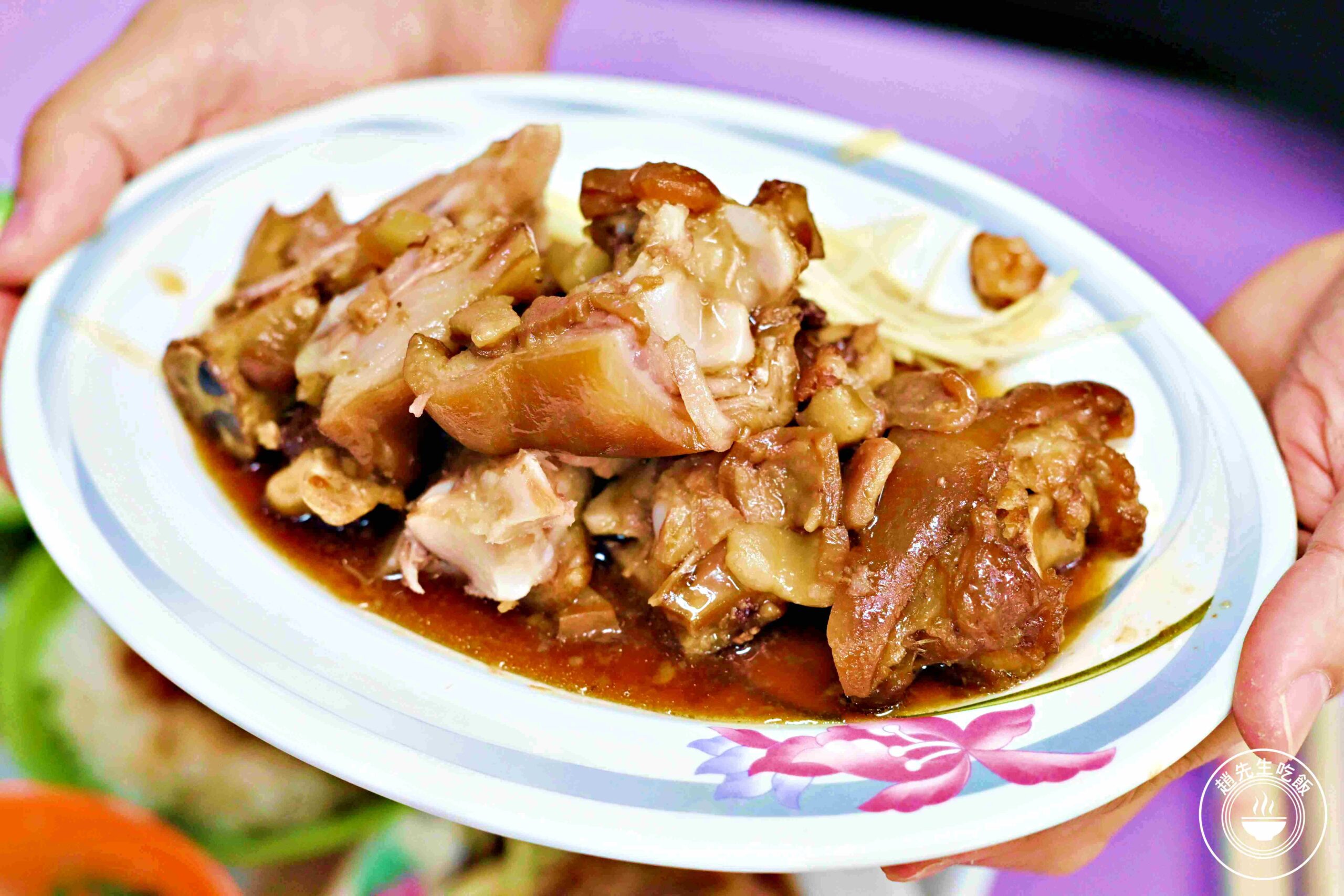 【三重美食】五燈獎豬腳飯，韓國名廚白種元跟輝達黃仁勳也愛，甜鹹交織滷肉飯 (菜單) @趙先生吃飯