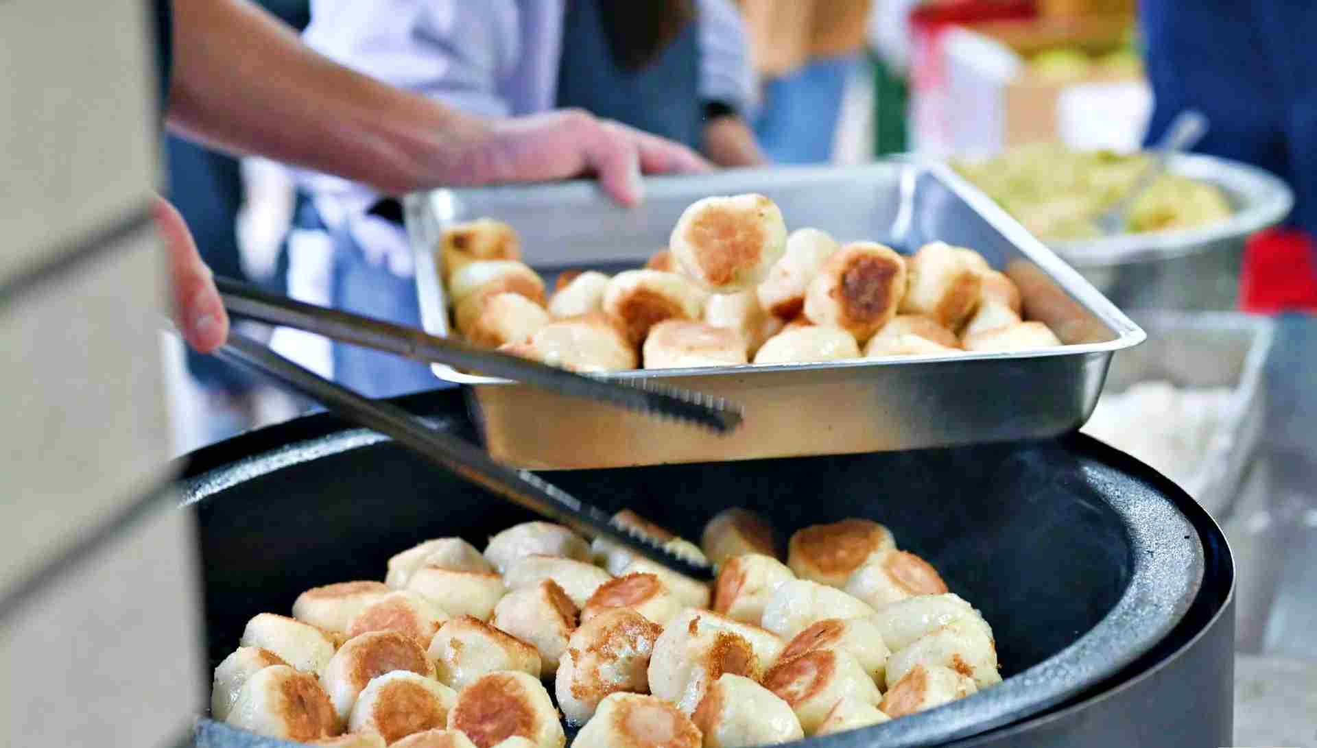 【新莊美食】貓薄荷披薩，手工薄片窯烤披薩超香，連燉飯跟薯條也不馬虎(菜單) @趙先生吃飯