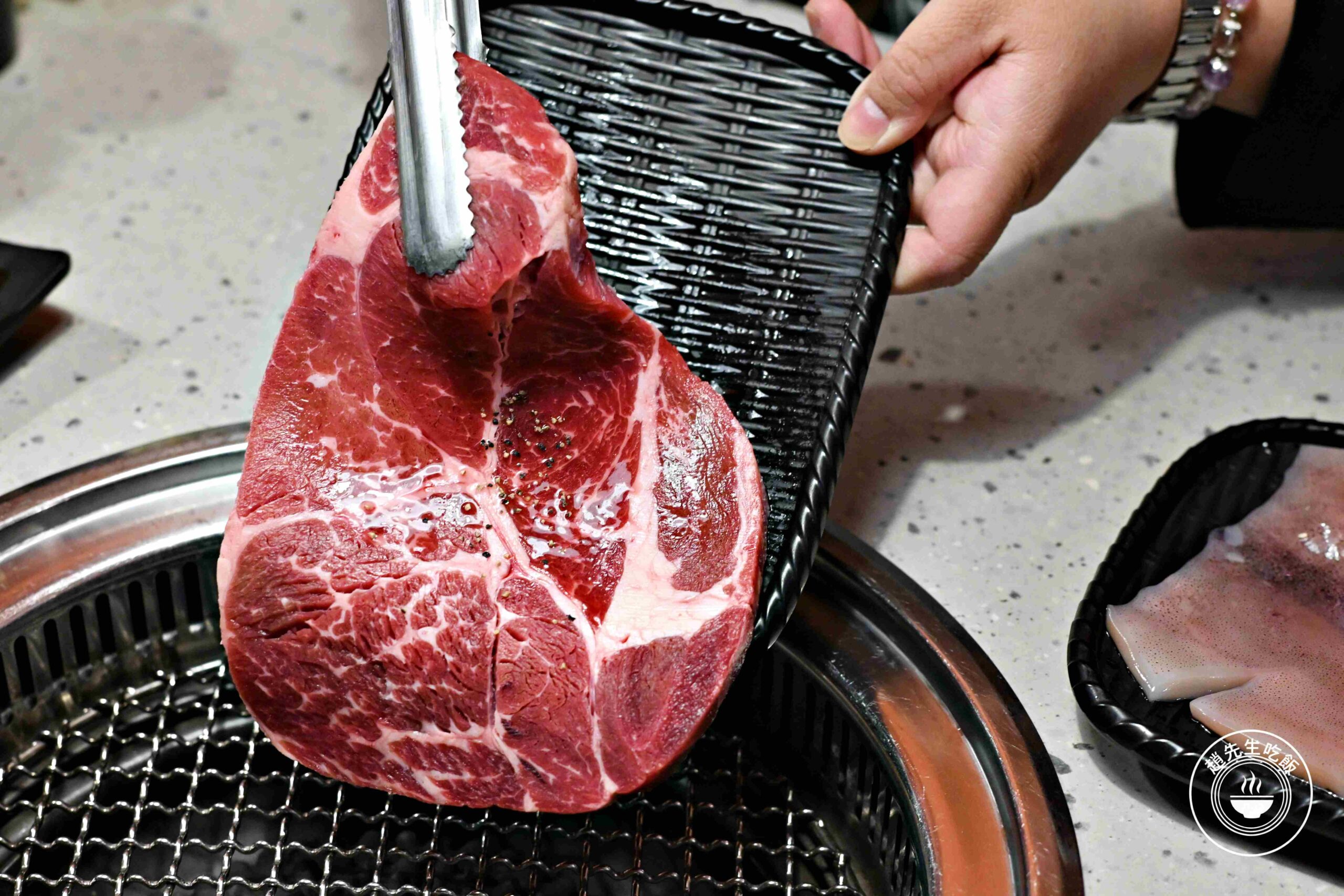 【新莊美食】Oh ! Yaki 精緻燒肉吃到飽-新莊店，16oz牛排、M9和牛隨你吃推薦(菜單) @趙先生吃飯