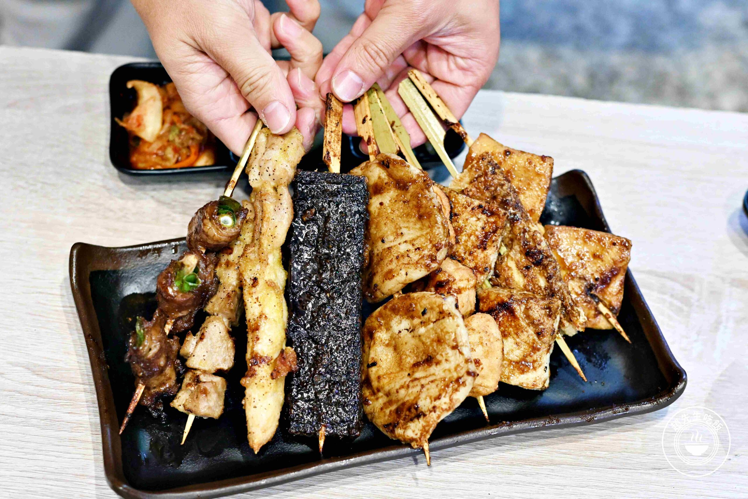 【新莊美食】柒息地串燒居酒屋新莊中華店，五小時熬煮的靈魂烤肉醬超強推薦(菜單) @趙先生吃飯