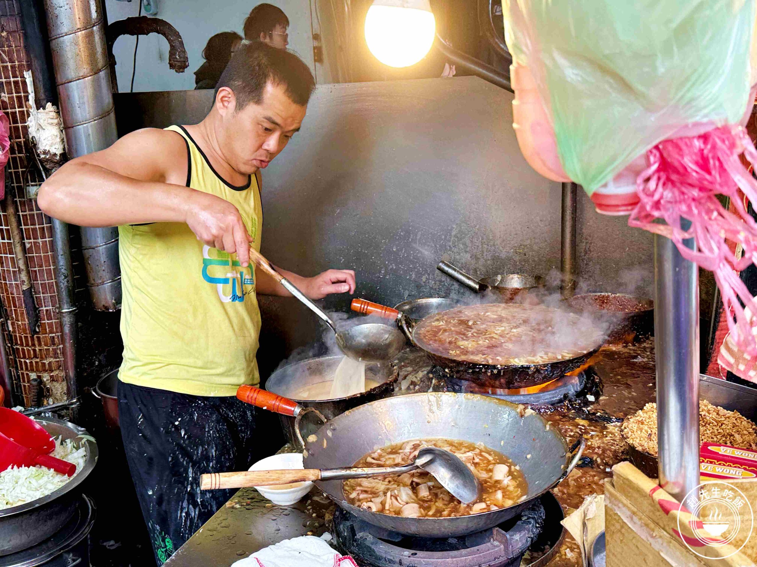 【板橋美食】高記生炒魷魚，府中站50年銅板小吃代表，現炒酸甜湯頭料超多推薦(菜單) @趙先生吃飯