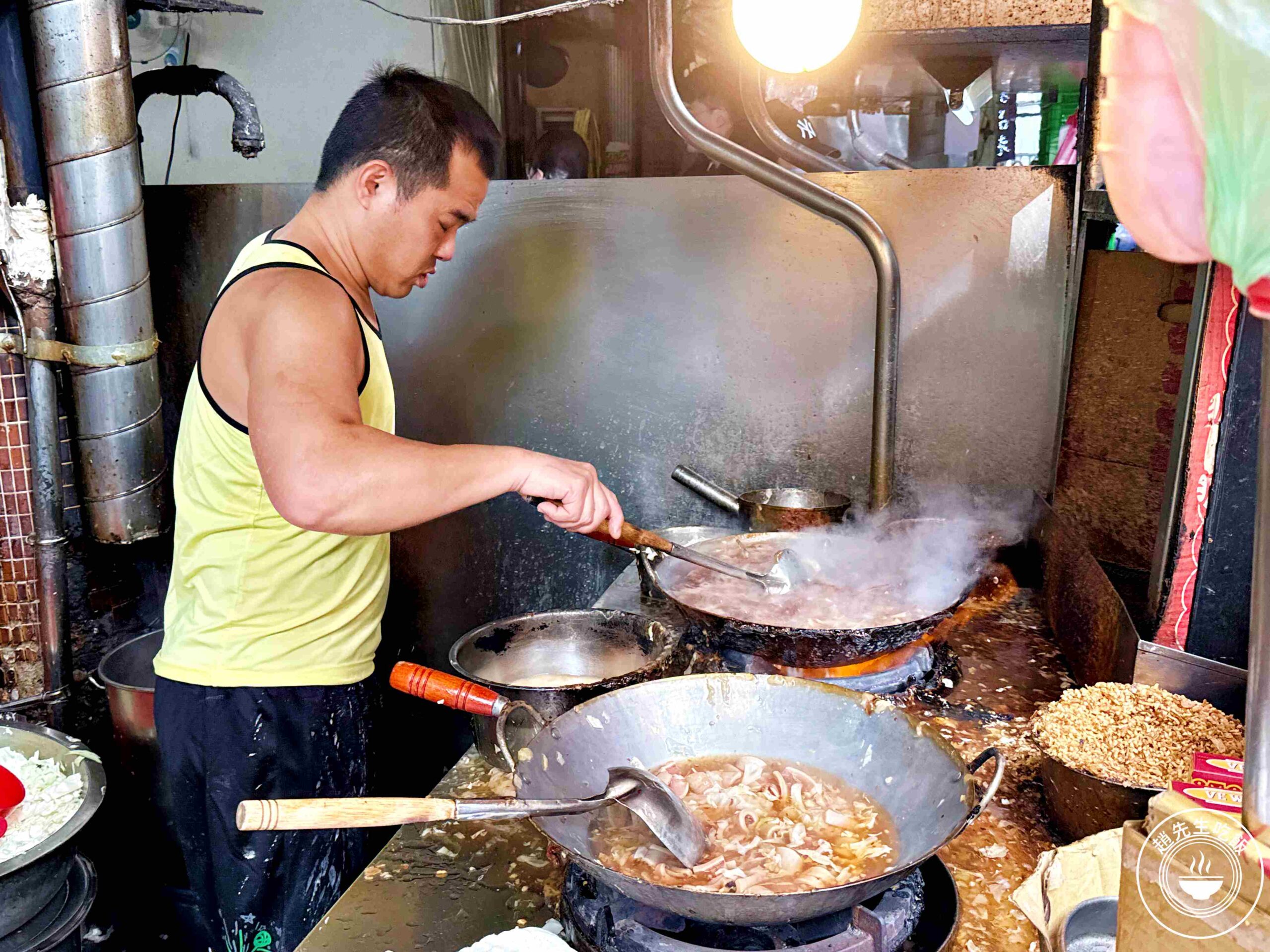 【板橋美食】高記生炒魷魚，府中站50年銅板小吃代表，現炒酸甜湯頭料超多推薦(菜單) @趙先生吃飯
