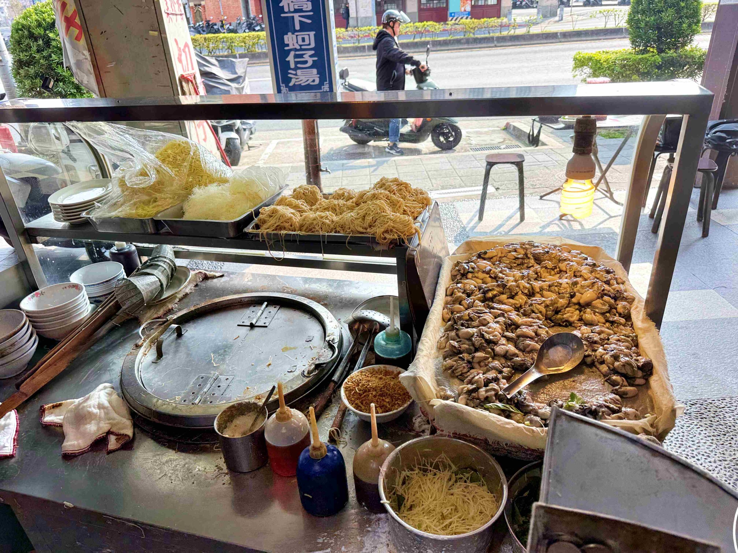 【龍山寺美食】營養號橋下蚵仔湯,現煮肥美蚵仔,湯頭清甜,內用還能加湯推薦(菜單) @趙先生吃飯 【龍山寺美食】營養號橋下蚵仔湯,現煮肥美蚵仔,湯頭清甜,內用還能加湯推薦(菜單) @趙先生吃飯