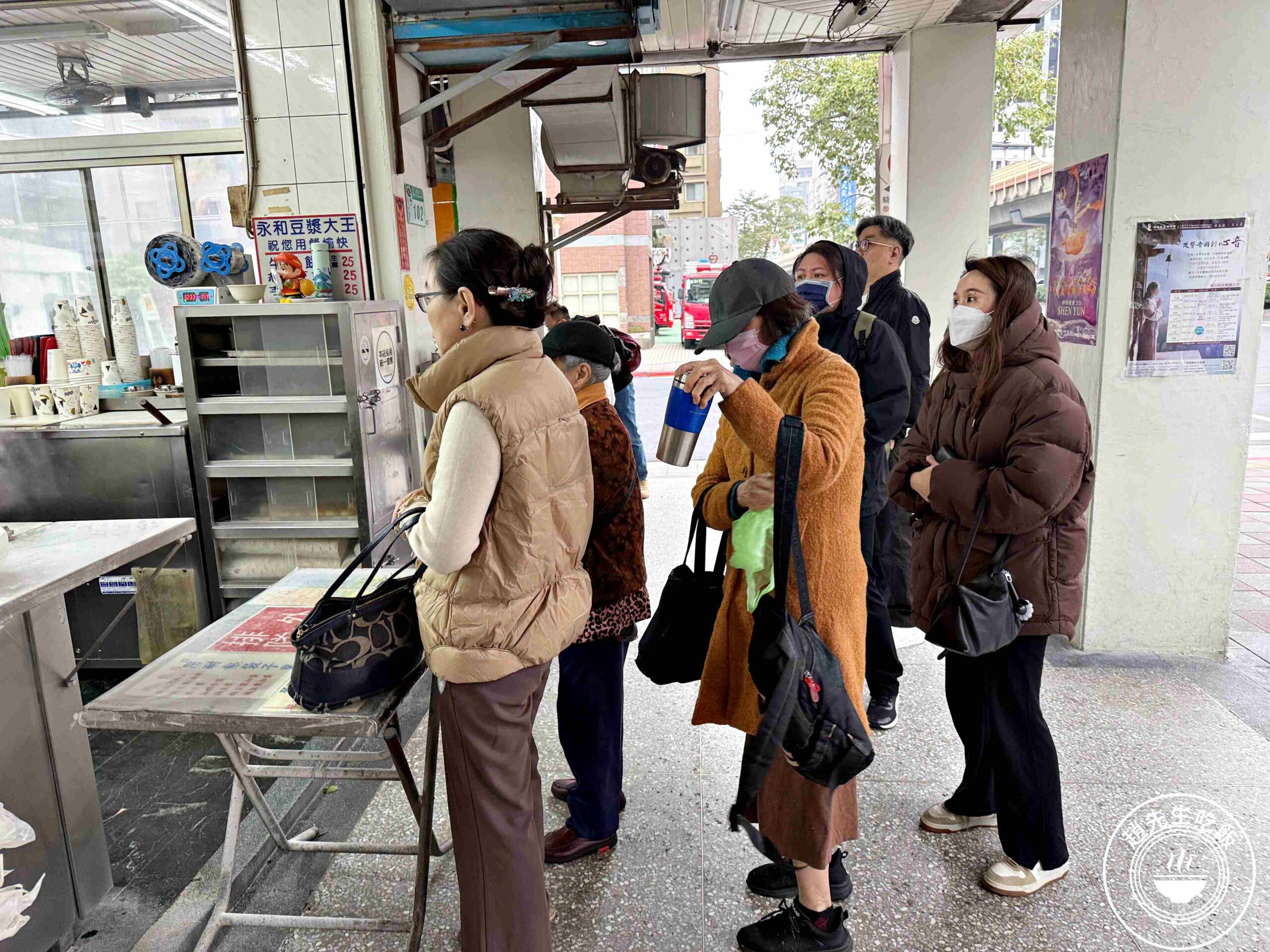 【大安美食】大安永和豆漿大王，現桿麵皮酥脆口感超厚實，推薦燒餅夾蛋、小籠包(菜單) @趙先生吃飯