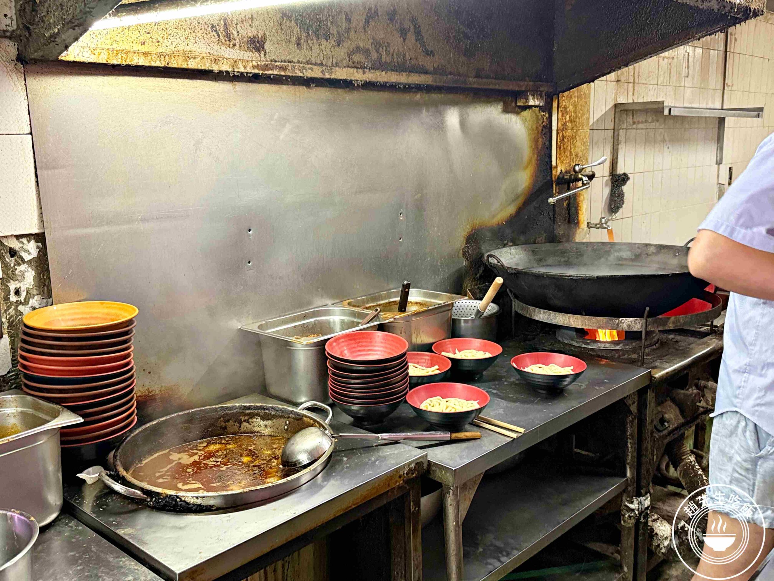 【大安站美食】江蘇老趙刀切麵，在地人從小吃到大手桿麵條嚼勁十足推薦(菜單) @趙先生吃飯