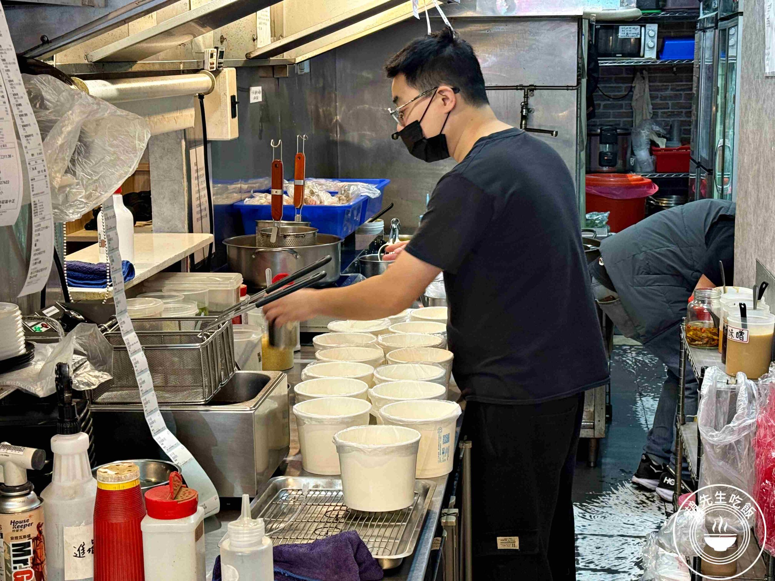 【新莊美食】二春外鍋燒專賣店，屏東排隊名店，超狂份量+每天熬煮湯頭推薦(菜單) @趙先生吃飯