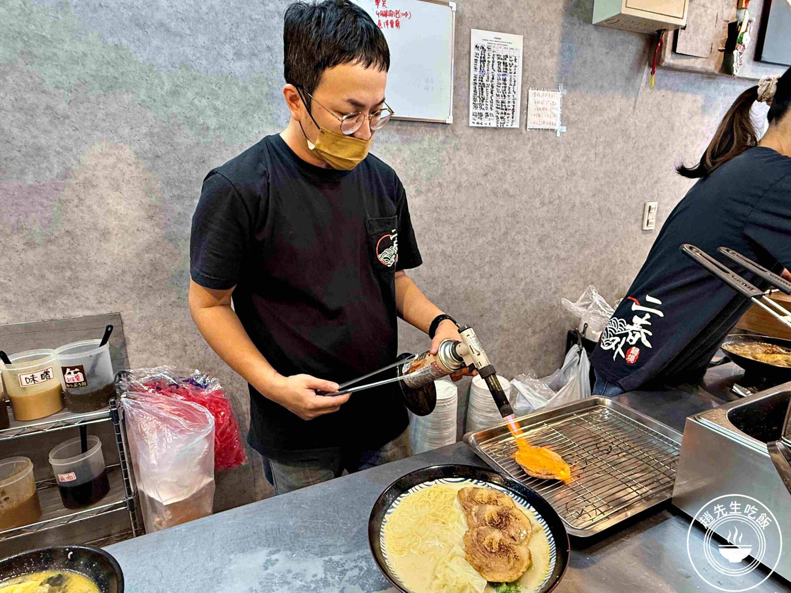 【新莊美食】二春外鍋燒專賣店，屏東排隊名店，超狂份量+每天熬煮湯頭推薦(菜單) @趙先生吃飯