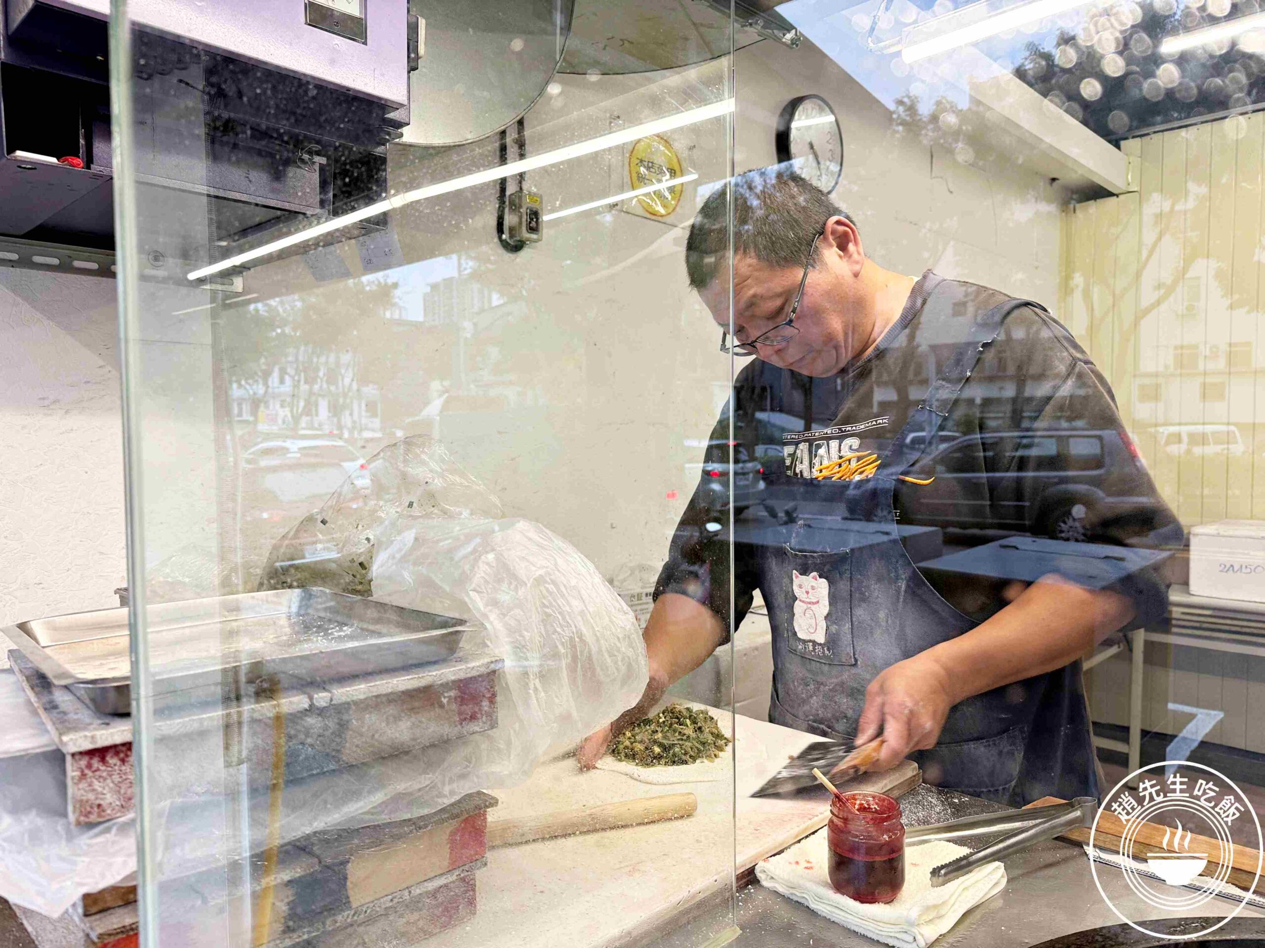 【新莊美食】吳記北平餡餅專賣店，餡餅、蘿蔔絲餅、韭菜爆汁又爆餡，每天限量推薦(菜單) @趙先生吃飯