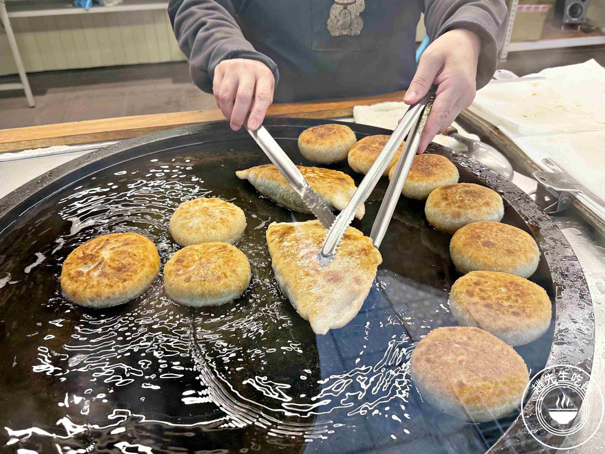 【新莊美食】吳記北平餡餅專賣店,餡餅、蘿蔔絲餅、韭菜爆汁又爆餡,每天限量推薦(菜單) @趙先生吃飯 【新莊美食】吳記北平餡餅專賣店,餡餅、蘿蔔絲餅、韭菜爆汁又爆餡,每天限量推薦(菜單) @趙先生吃飯