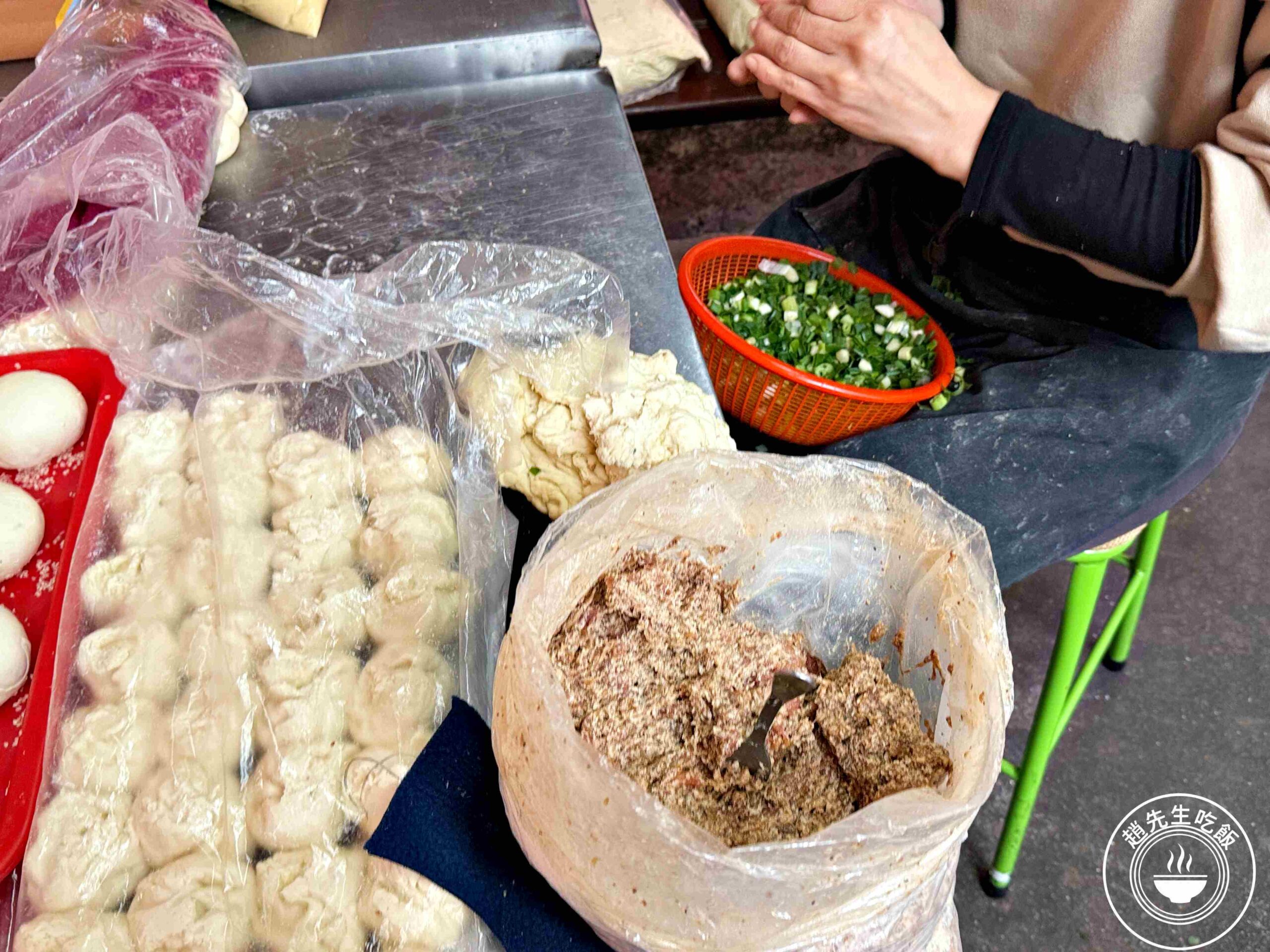 【蘆洲美食】海伯胡椒餅，巷弄隱藏版炭烤爆蔥爆肉，必吃胡椒餅推薦(菜單) @趙先生吃飯