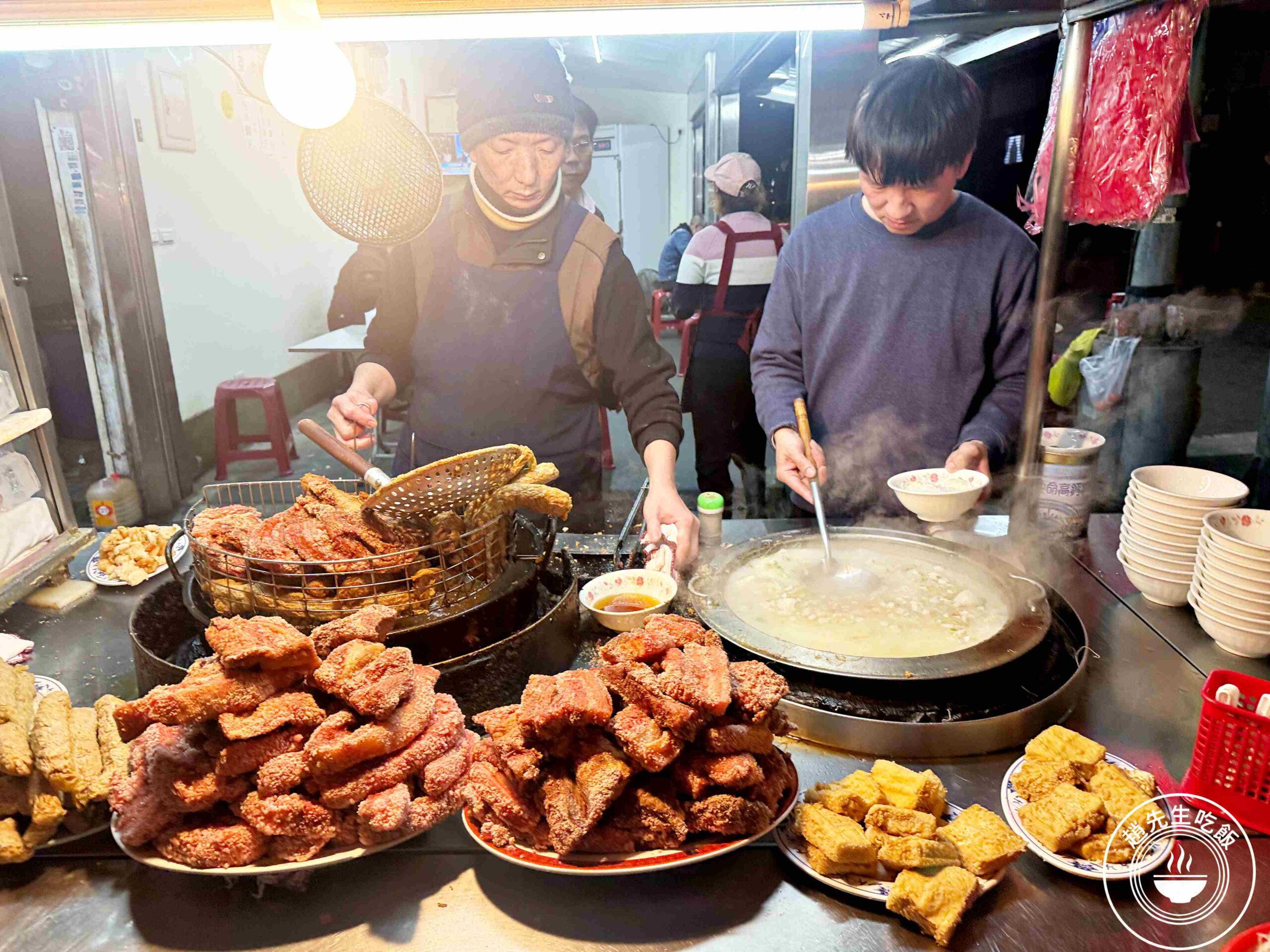 【大橋頭美食】旗魚新竹米粉，超便宜小吃！半夜還在排隊!(推薦) @趙先生吃飯